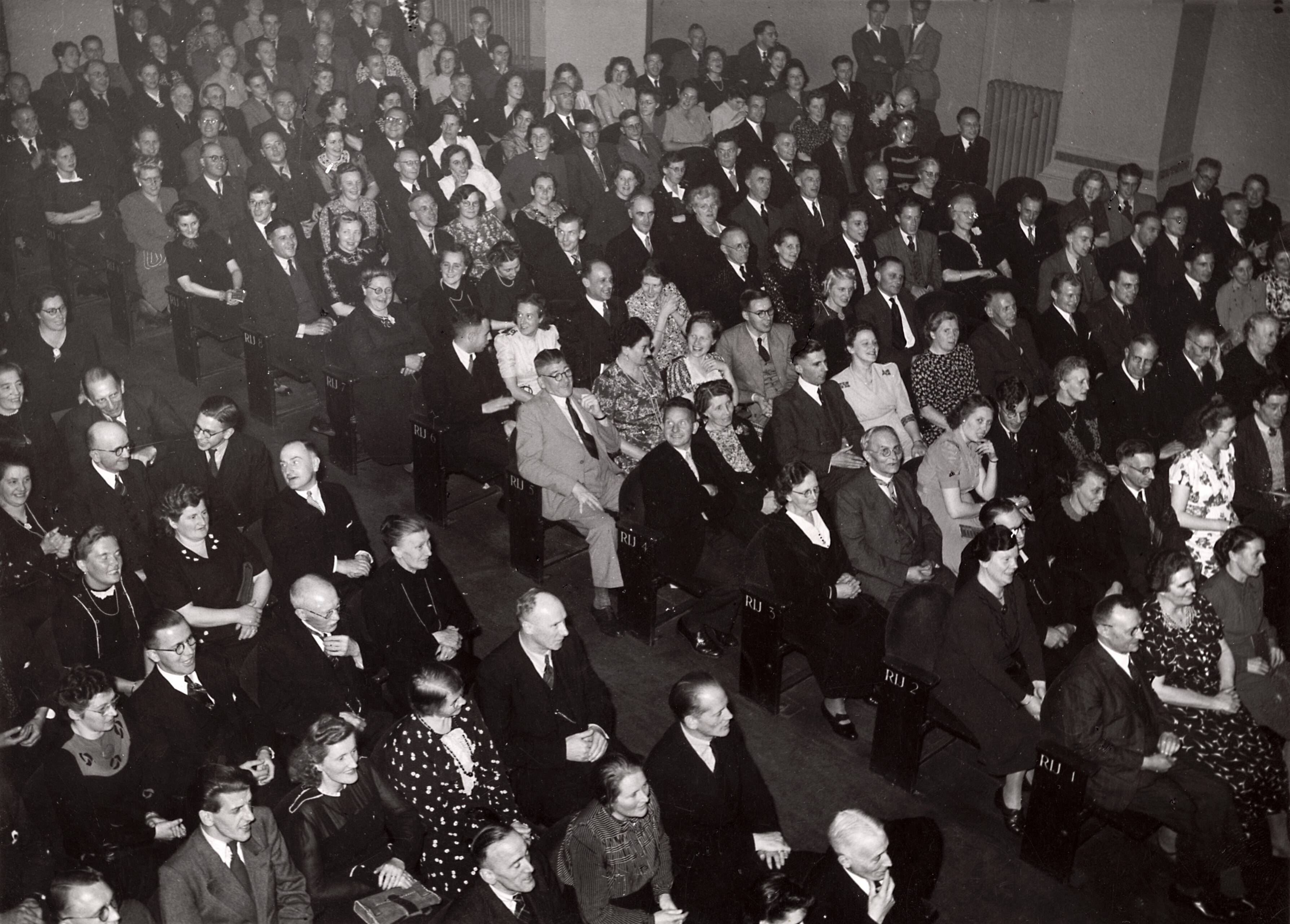 Drukkerij Spaarnestad — [40-jarig jubileum N.V. De Spaarnestad] [Feestavond in het Stadsschouwburg van Haarlem] — Foto: Fotograaf Onbekend / Fotobureau onbekend / Spaarnestad Photo (05887). Licentie: Set B: Rechtenvrij / Publiek Domein. Bron: Nationaal Archief. http://hdl.handle.net/10648/35429da6-39f9-a382-e063-6df0900a6686