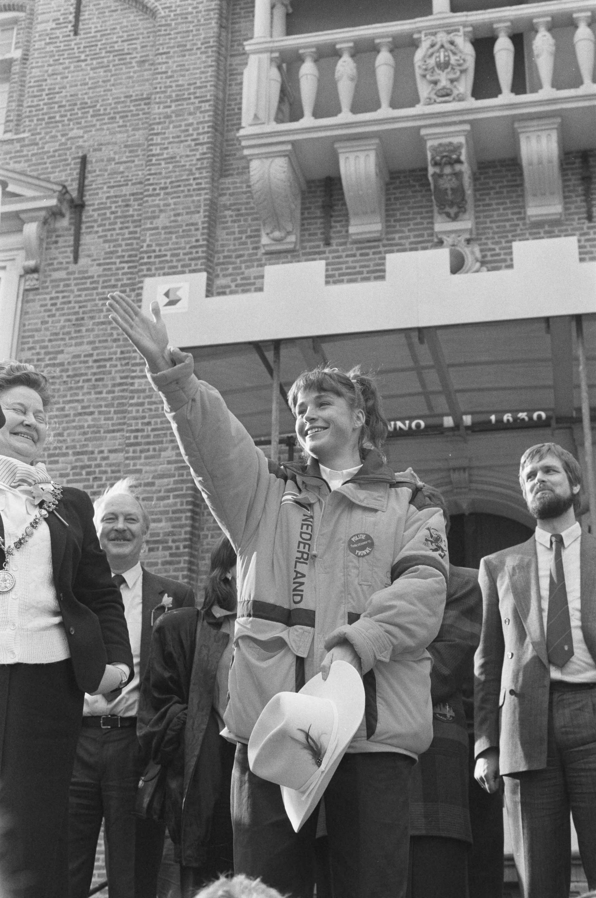 Fotocollectie Anefo — Yvonne van Gennip gehuldigd in Haarlem na behalen drie gouden medailles op de Olympische Spelen — Foto: Croes, Rob C. / Anefo. Licentie: Set B: Rechtenvrij / Publiek Domein. Bron: Nationaal Archief. http://hdl.handle.net/10648/ad68f0f0-d0b4-102d-bcf8-003048976d84