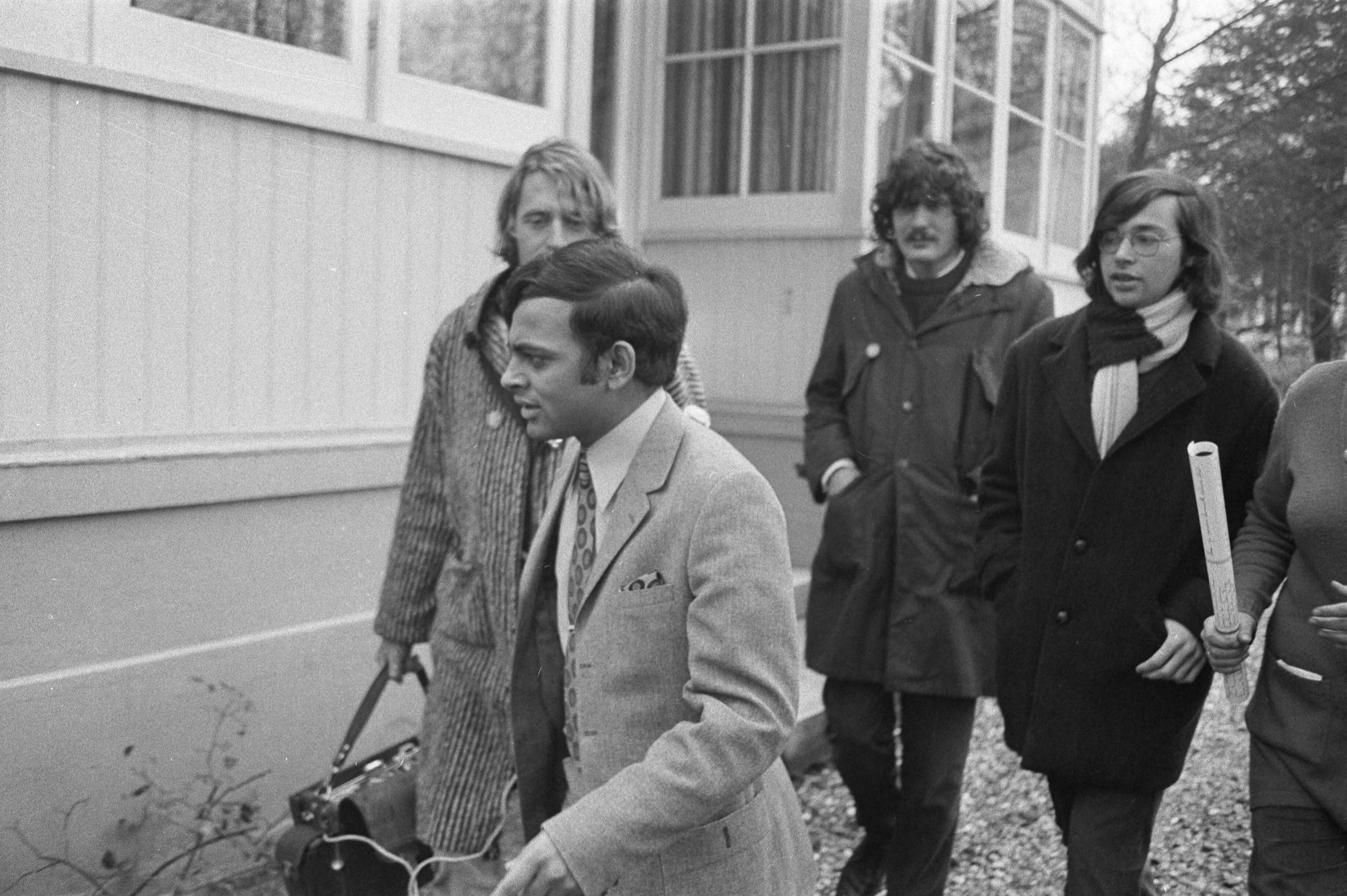 Fotocollectie Anefo — Demonstratie tegen beleid van regering van Pakistan bij ambassade van Pakistan in Den Haag — Foto: Peters, Hans / Anefo. Licentie: Set B: Rechtenvrij / Publiek Domein. Bron: Nationaal Archief. http://hdl.handle.net/10648/abd97b24-d0b4-102d-bcf8-003048976d84