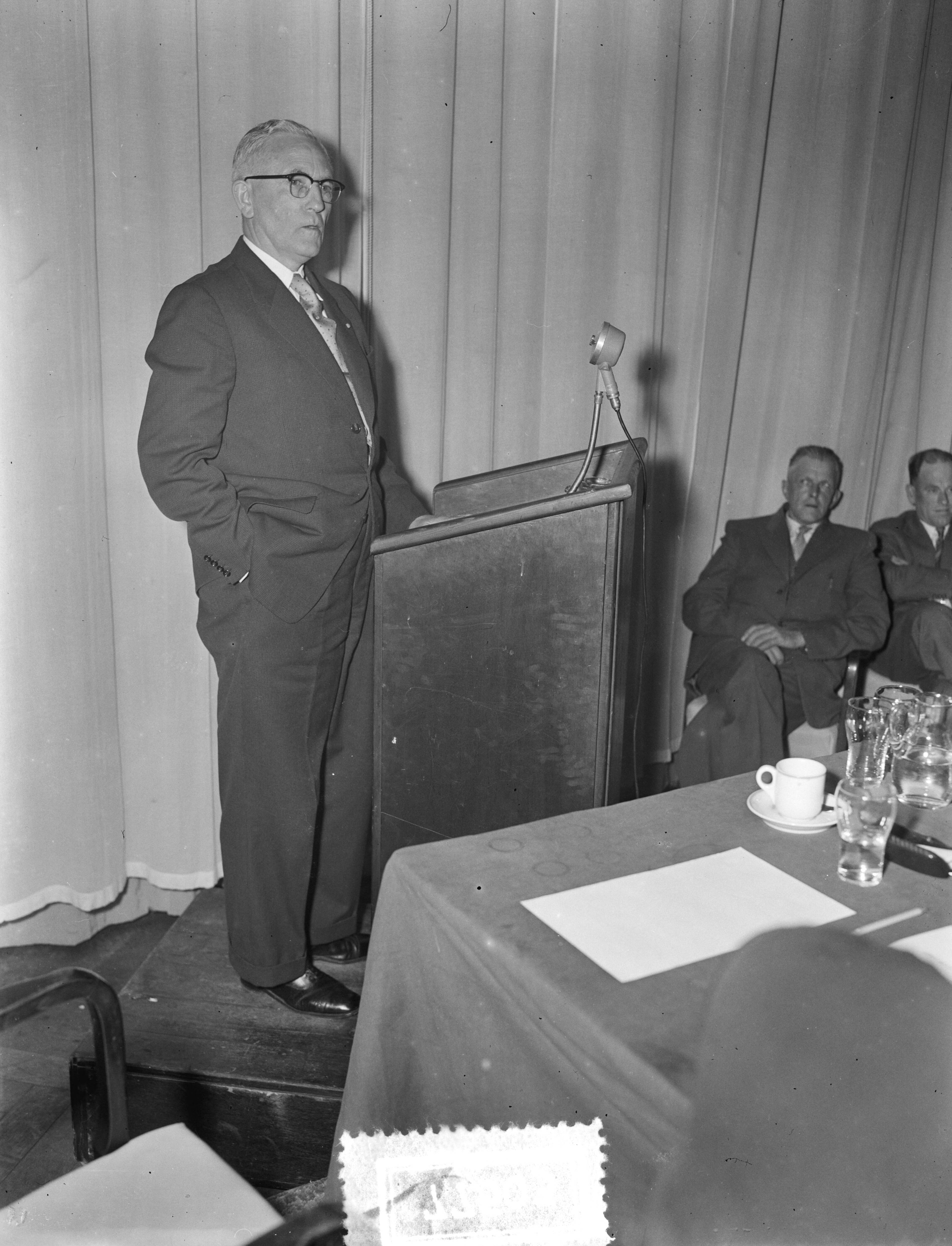 Fotocollectie Anefo — Algemene vergadering van de Hollandse Maatschappij voor de Landbouw te Scheveningen — Foto: Pot, Harry / Anefo. Licentie: Set B: Rechtenvrij / Publiek Domein. Bron: Nationaal Archief. http://hdl.handle.net/10648/a947ab88-d0b4-102d-bcf8-003048976d84