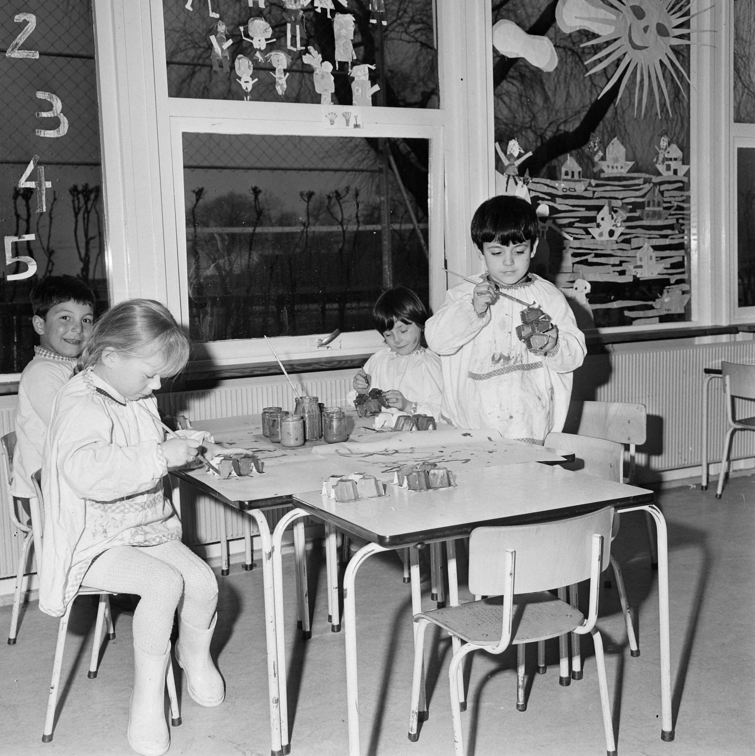 Fotocollectie Anefo — Opdracht Elsevier: kinderen in de crèche bij Verkade (Zaandam) — Foto: Mieremet, Rob / Anefo. Licentie: Set B: Rechtenvrij / Publiek Domein. Bron: Nationaal Archief. http://hdl.handle.net/10648/ab6230e6-d0b4-102d-bcf8-003048976d84