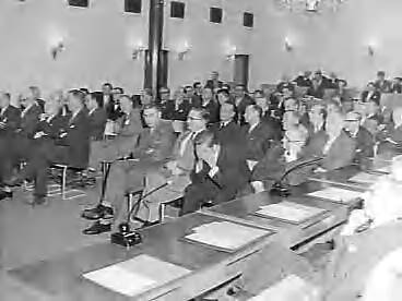 Fotocollectie Anefo — Officiele instelling Bedrijfschap voor Zeep , Wasmiddelen- en Reinigingsmiddelenindustrie in het gebouw van de SER te Den Haag. Overzicht zaal — Foto: Rossem, Wim van / Anefo. Licentie: Set B: Rechtenvrij / Publiek Domein. Bron: Nationaal Archief. http://hdl.handle.net/10648/a98bdde4-d0b4-102d-bcf8-003048976d84