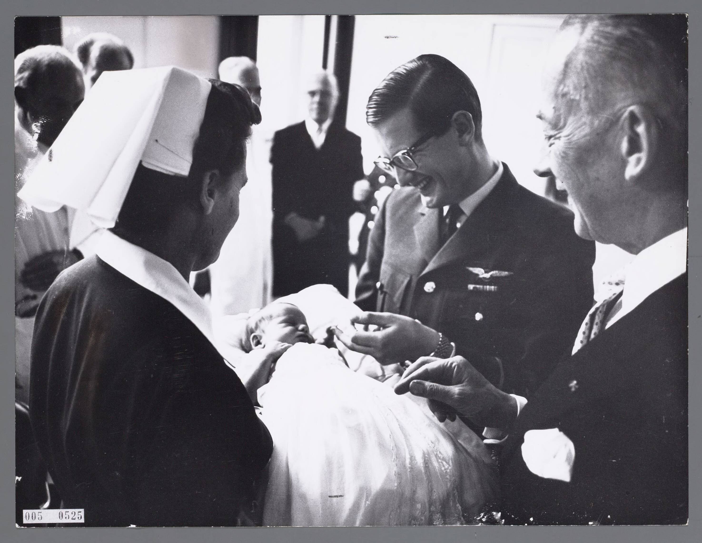 Fotocollectie RVD / Koninklijk Huis — Mr. Pieter van Vollenhoven met prins Maurits en burgemeester jonkheer De Ranitz van Utrecht in het Academisch Ziekenhuis Utrecht op 22 april 1968 — Foto: Nationaal Foto Persbureau / RVD. Licentie: Set B: Rechtenvrij / Publiek Domein. Bron: Nationaal Archief. http://hdl.handle.net/10648/afad8ec0-d0b4-102d-bcf8-003048976d84