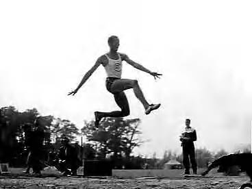 Fotocollectie Anefo — Atletiekwedstrijd Nederland-Frankrijk te Rijswijk — Foto: Rossem, Wim van / Anefo. Licentie: Set B: Rechtenvrij / Publiek Domein. Bron: Nationaal Archief. http://hdl.handle.net/10648/a97f621c-d0b4-102d-bcf8-003048976d84