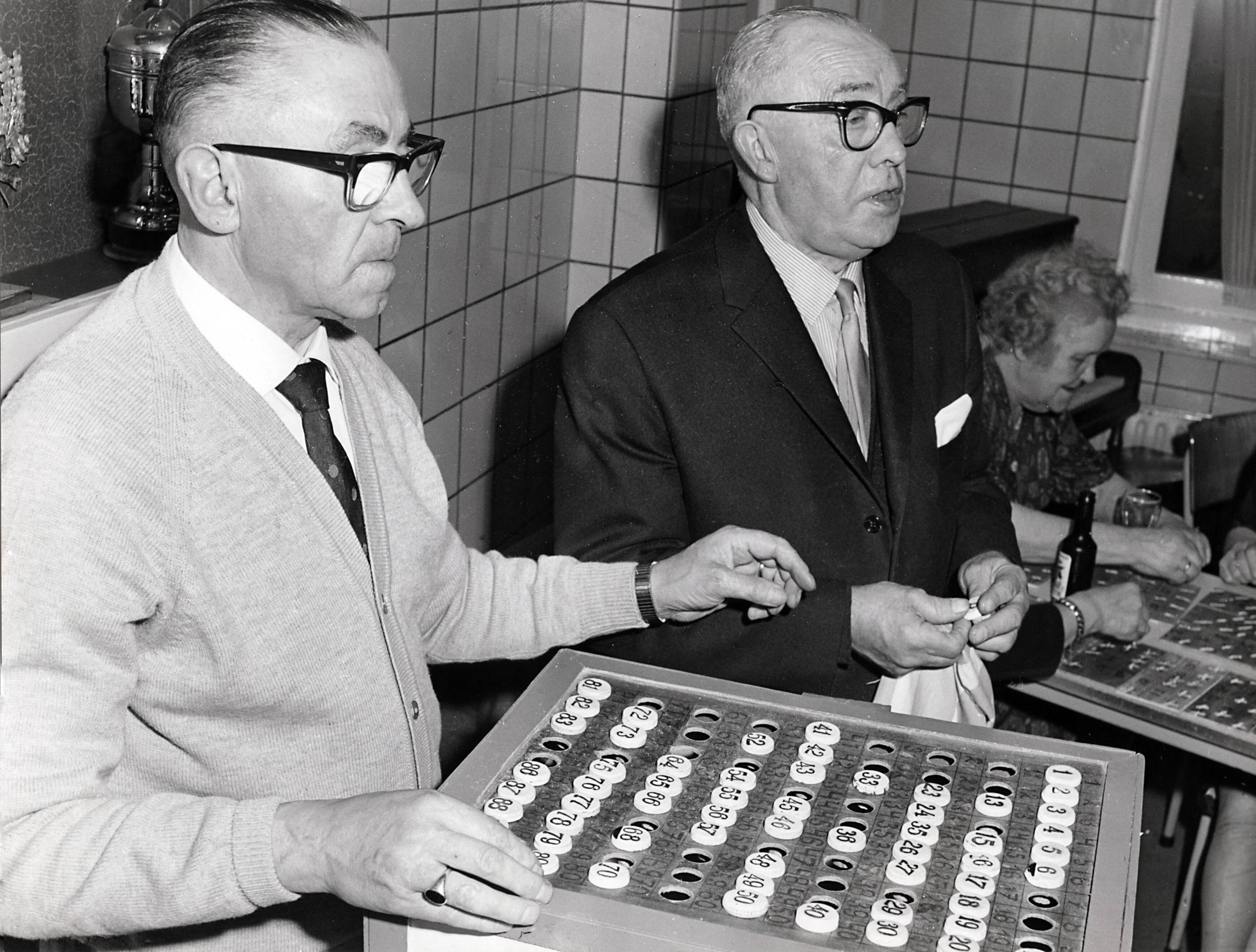 Collectie nader te bepalen — Drukkerij N.V. De Spaarnestad. Gepensioneerden, 1961 — Foto: Fotograaf Onbekend / Fotobureau onbekend / Spaarnestad Photo (05887). Licentie: Set B: Rechtenvrij / Publiek Domein. Bron: Nationaal Archief. http://hdl.handle.net/10648/35429da6-3c16-a382-e063-6df0900a6686