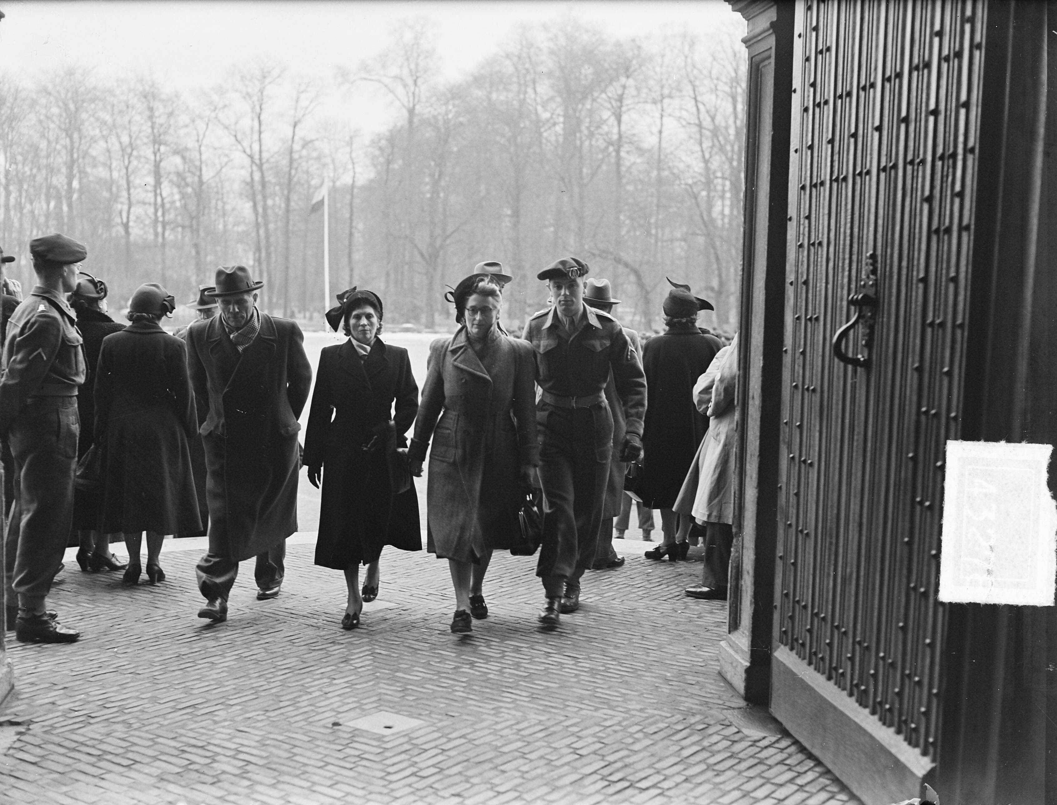 KMA Breda. Nieuwe cadetten — Foto: Pot, Harry / Anefo. — Licentie: Set B: Rechtenvrij / Publiek Domein. Bron: Nationaal Archief. http://hdl.handle.net/10648/a8e30bc4-d0b4-102d-bcf8-003048976d84