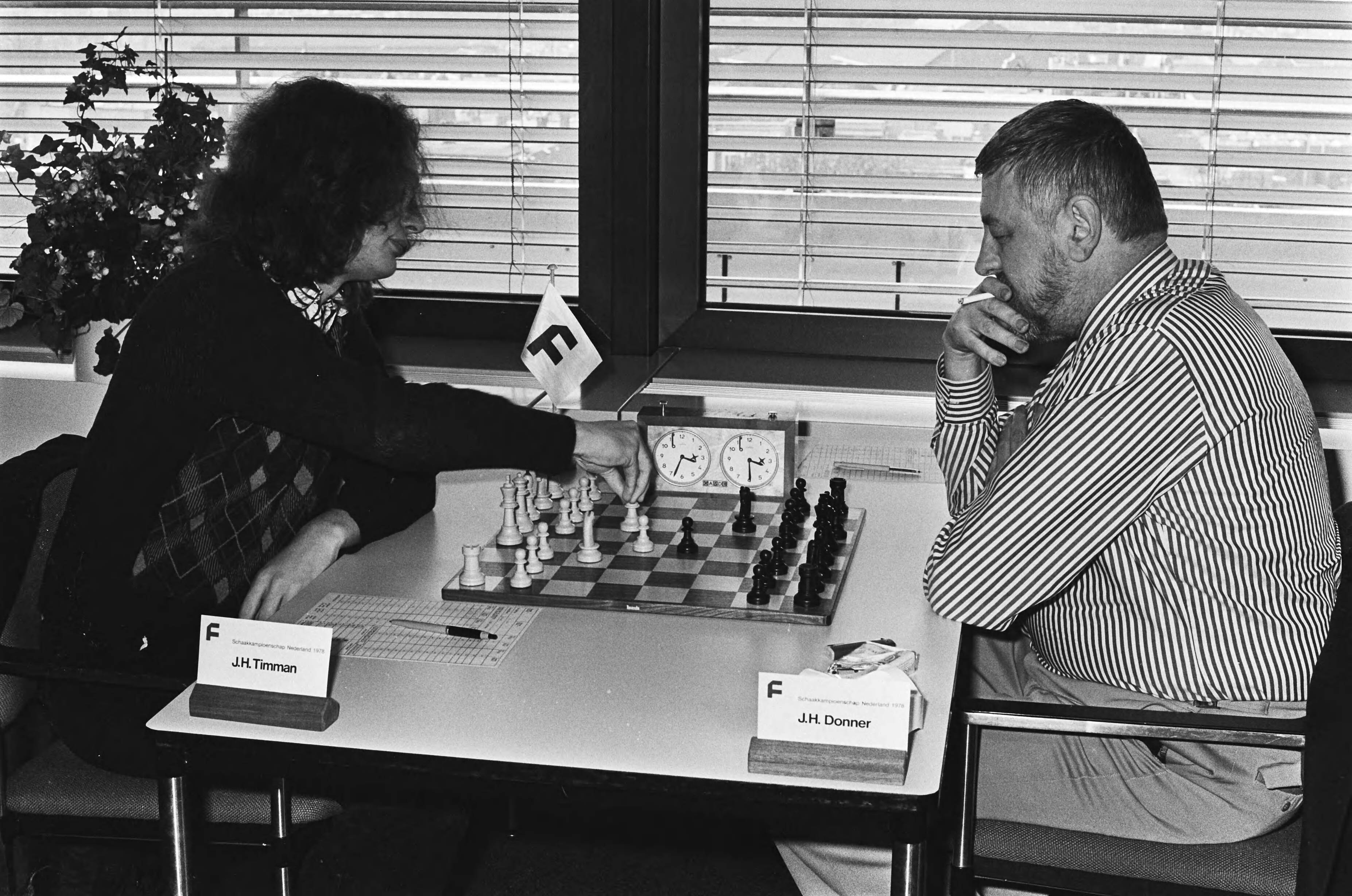 Fotocollectie Anefo — Nederlandse kampioenschappen schaken Leeuwarden; Timman (tegen Donner) — Foto: Suyk, Koen / Anefo. Licentie: Set B: Rechtenvrij / Publiek Domein. Bron: Nationaal Archief. http://hdl.handle.net/10648/acb1c90c-d0b4-102d-bcf8-003048976d84