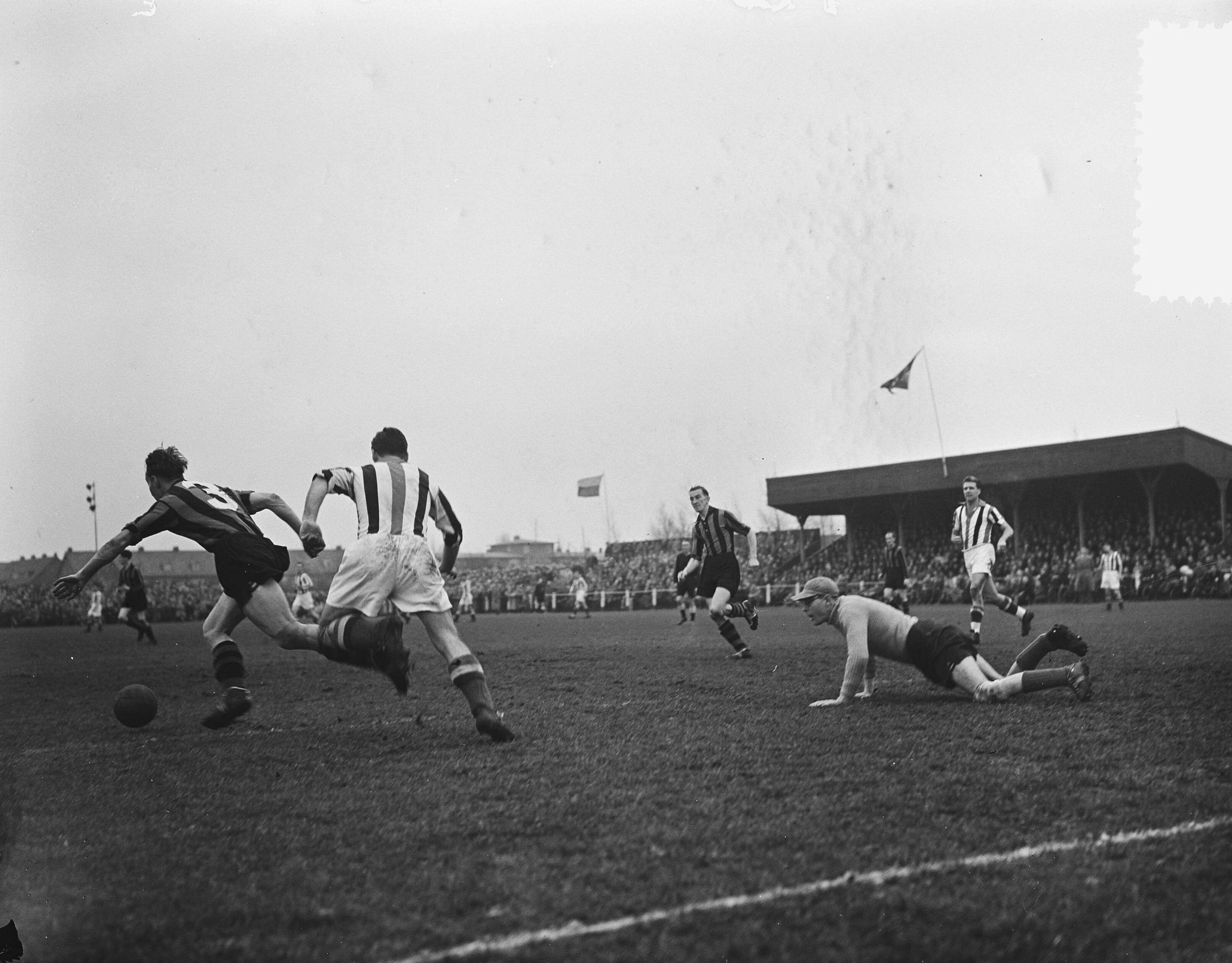 Fotocollectie Anefo — Voetbal. EDO tegen Willem II 0-1. Spelmoment — Foto: Bilsen, Joop van / Anefo. Licentie: Set B: Rechtenvrij / Publiek Domein. Bron: Nationaal Archief. http://hdl.handle.net/10648/a92e3838-d0b4-102d-bcf8-003048976d84