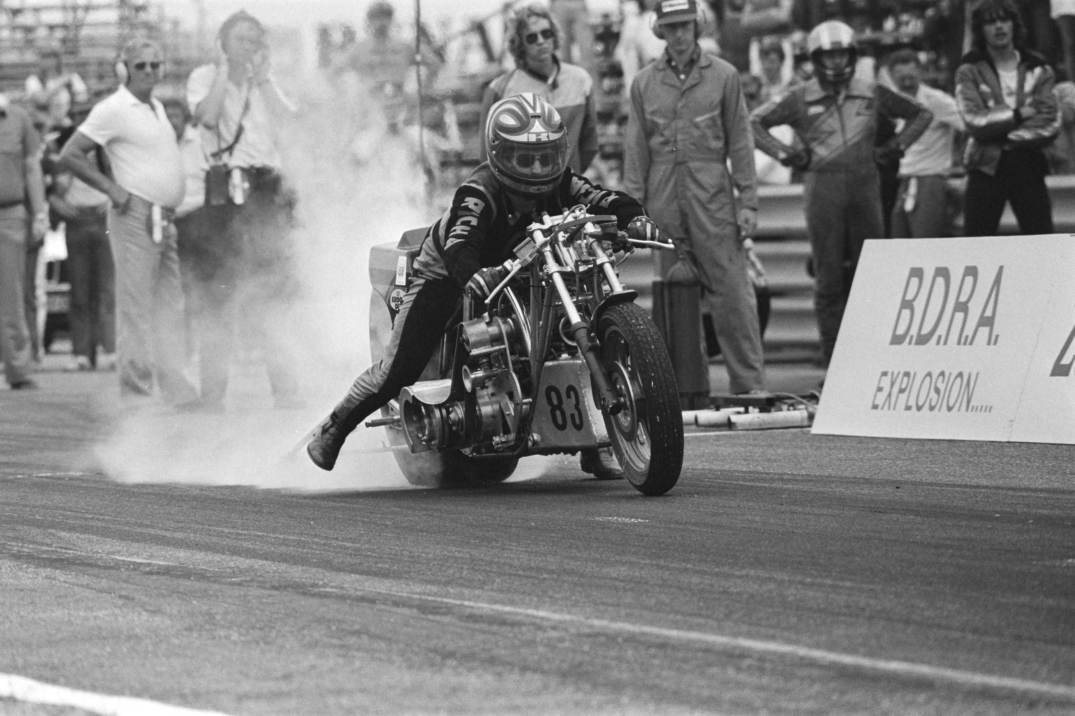Fotocollectie Anefo — "Dragracer"festival en "superbike"races op Zandvoort; Henk Vink in aktie in de "super-bike"klasse — Foto: Dijk, Hans van / Anefo. Licentie: Set B: Rechtenvrij / Publiek Domein. Bron: Nationaal Archief. http://hdl.handle.net/10648/ad1b6920-d0b4-102d-bcf8-003048976d84