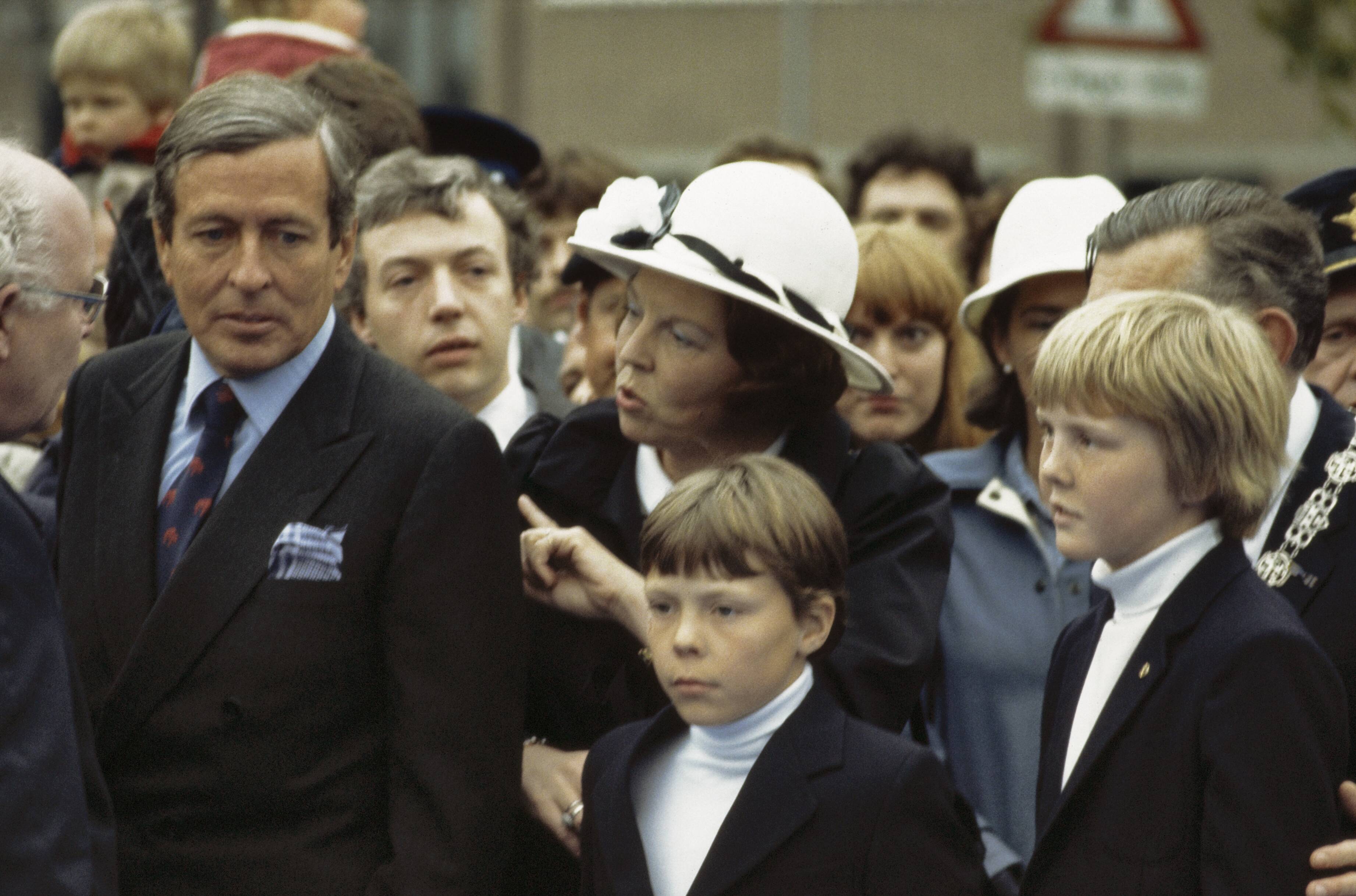 Fotocollectie Anefo — Viering Koninginnedag in Breda; de Koninklijke Familie in Breda — Foto: Bogaerts, Rob / Anefo. Licentie: Set B: Rechtenvrij / Publiek Domein. Bron: Nationaal Archief. http://hdl.handle.net/10648/ad8a88d2-d0b4-102d-bcf8-003048976d84