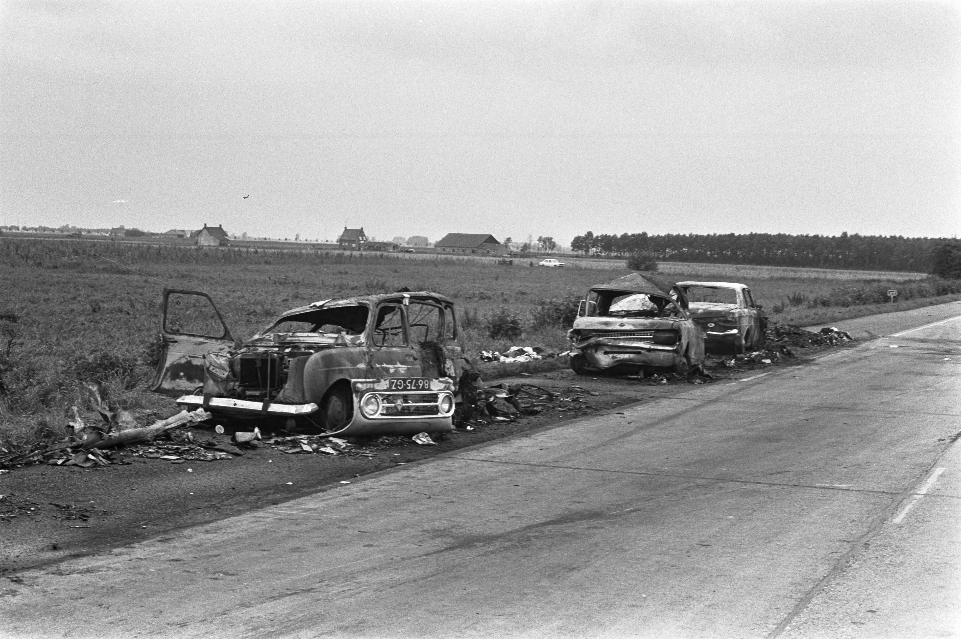 Fotocollectie Anefo — Verkeersramp (13 doden) op weg Rotterdam naar Breda bij Prinsenbeek — Foto: Mieremet, Rob / Anefo. Licentie: Set B: Rechtenvrij / Publiek Domein. Bron: Nationaal Archief. http://hdl.handle.net/10648/abf38af0-d0b4-102d-bcf8-003048976d84