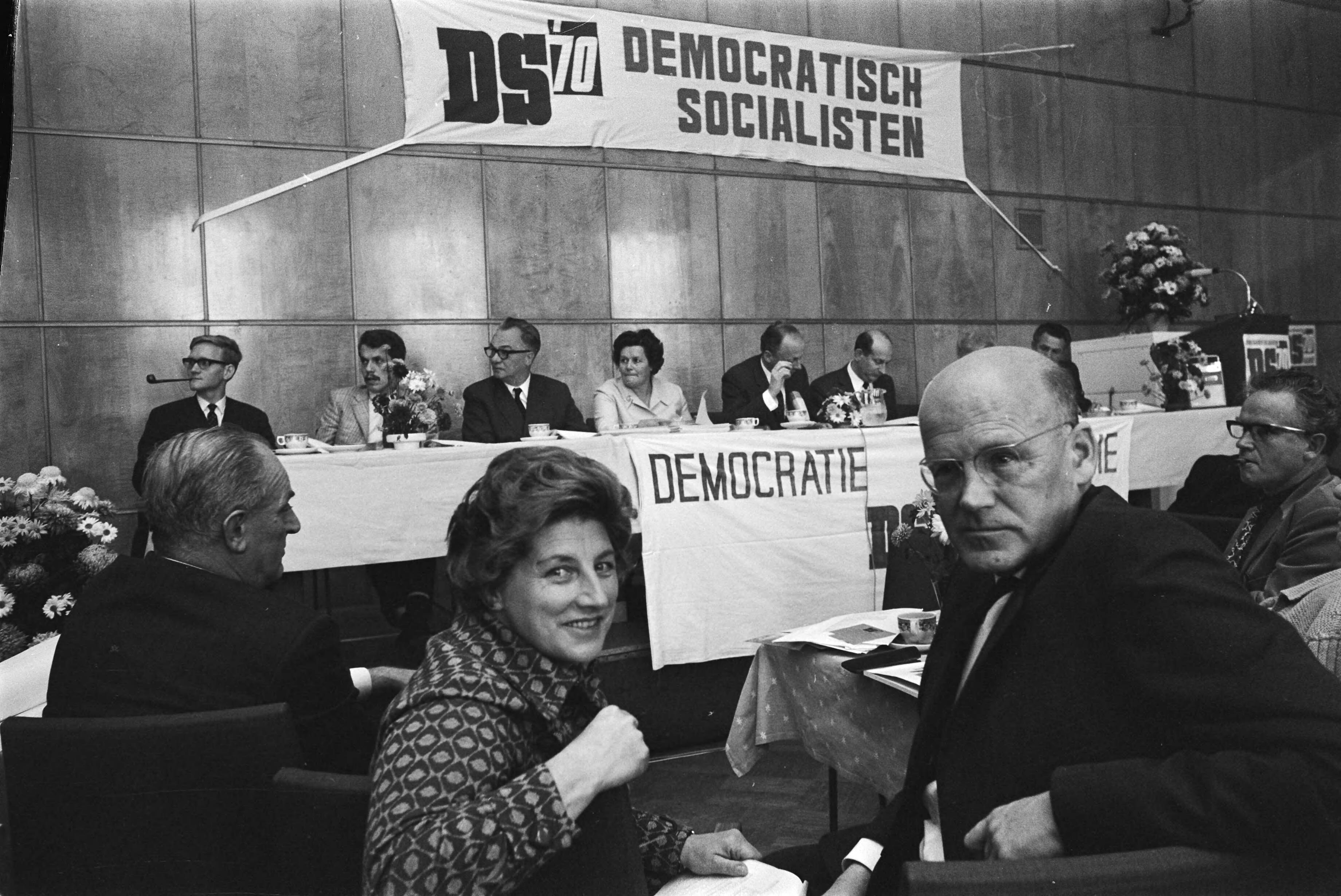 Fotocollectie Anefo — Congres DS 70 in Utrecht — Foto: Mieremet, Rob / Anefo. Licentie: Set B: Rechtenvrij / Publiek Domein. Bron: Nationaal Archief. http://hdl.handle.net/10648/aba9fe76-d0b4-102d-bcf8-003048976d84