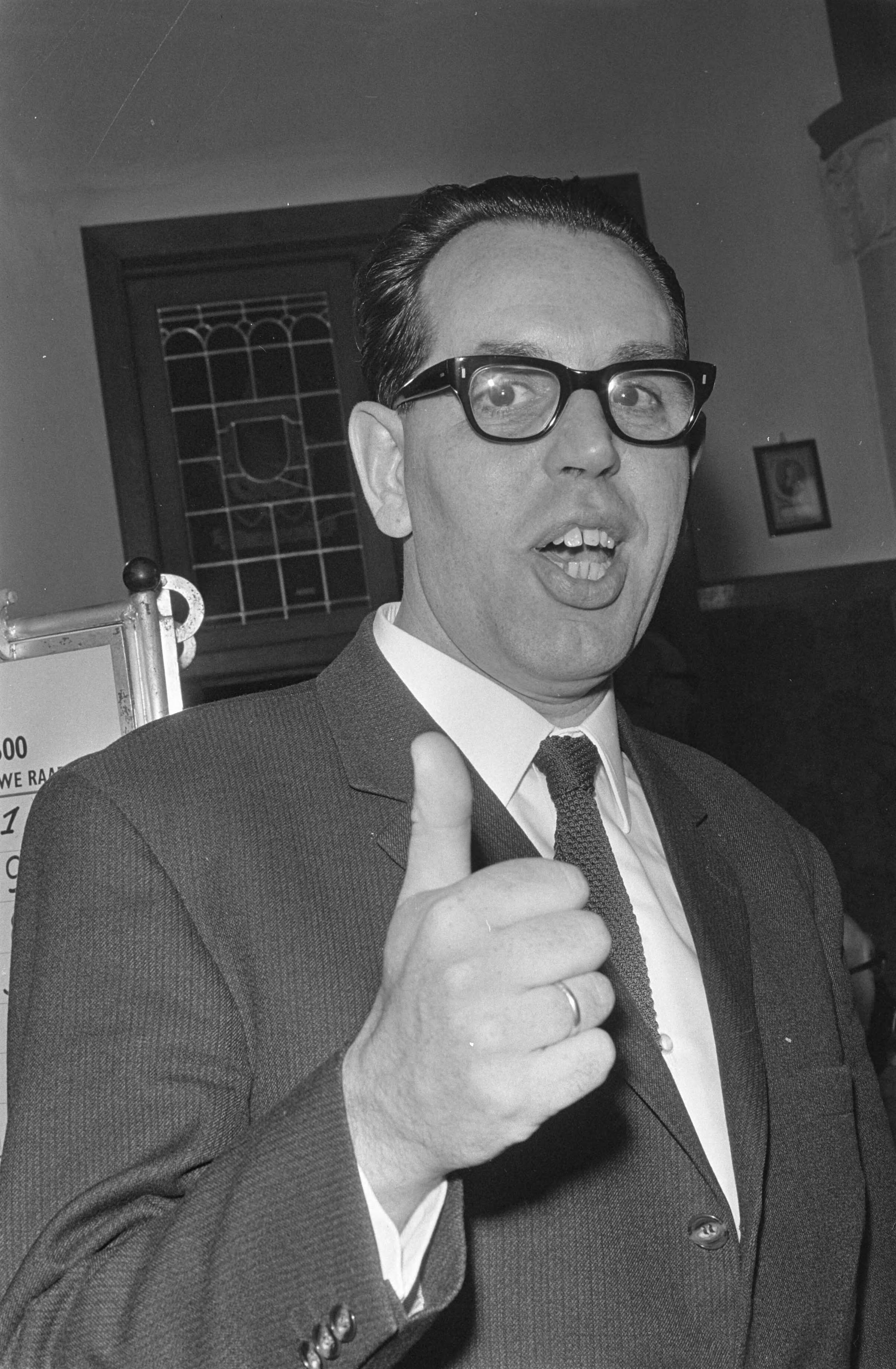 Fotocollectie Anefo — Gemeenteraadsverkiezingen Stadskanaal-Veendam de heer K.G. Vos veroverde zetel voor D66 — Foto: Kroon, Ron / Anefo. Licentie: Set B: Rechtenvrij / Publiek Domein. Bron: Nationaal Archief. http://hdl.handle.net/10648/ab5561b8-d0b4-102d-bcf8-003048976d84
