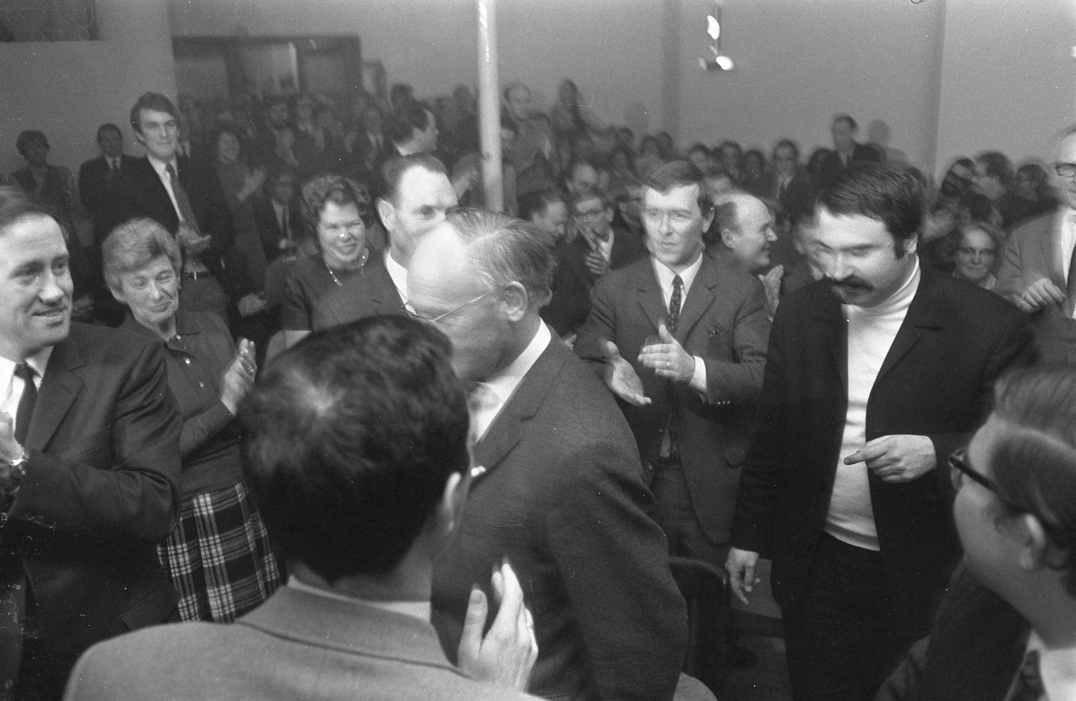 Fotocollectie Anefo — Nieuw Links vergadert in Utrecht de vergadering — Foto: Koch, Eric / Anefo. Licentie: Set B: Rechtenvrij / Publiek Domein. Bron: Nationaal Archief. http://hdl.handle.net/10648/ab6265ac-d0b4-102d-bcf8-003048976d84