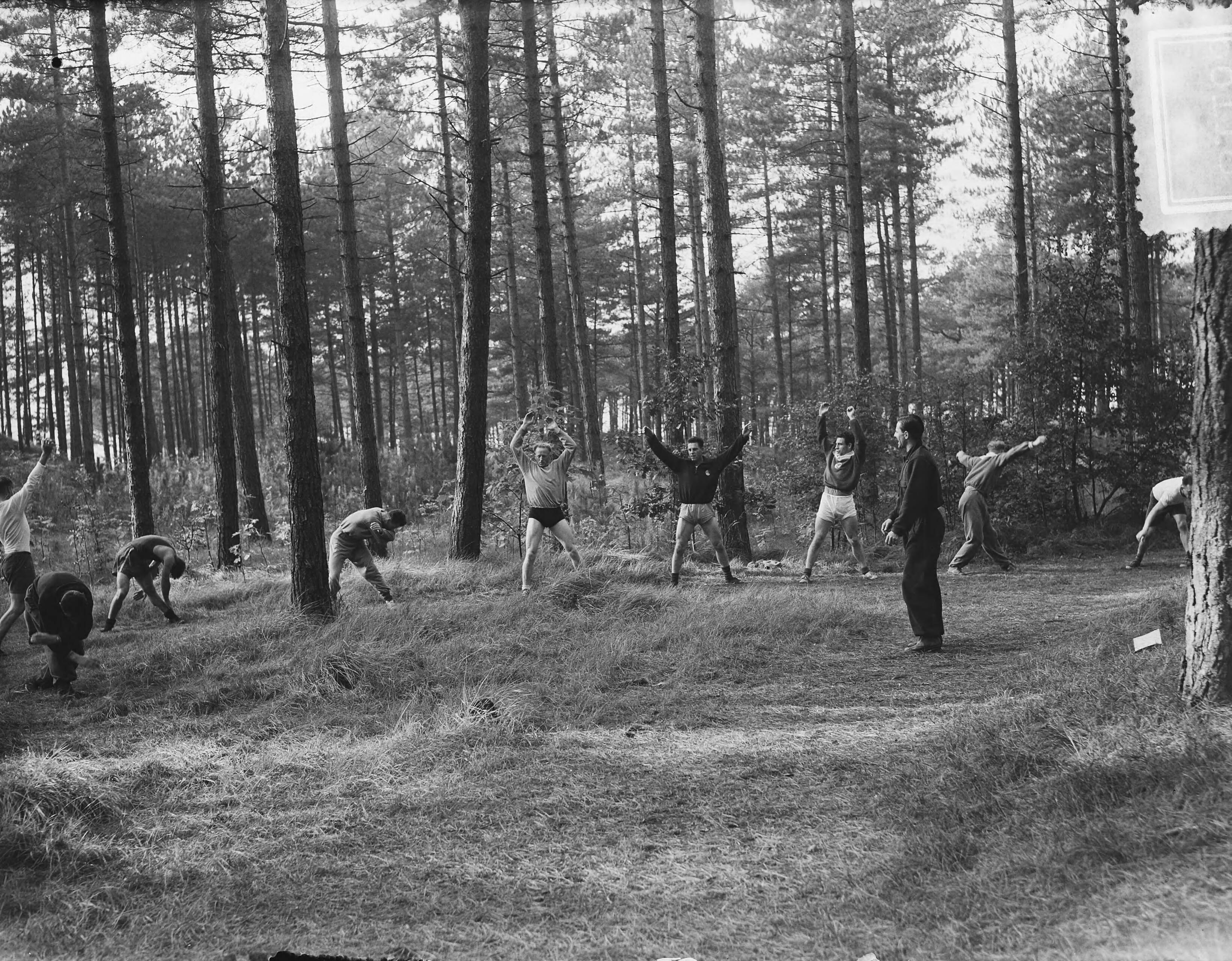 Fotocollectie Anefo — Training Nederlandse schaatsploeg bij CIOS Overveen — Foto: Behrens, Herbert F. / Anefo. Licentie: Set B: Rechtenvrij / Publiek Domein. Bron: Nationaal Archief. http://hdl.handle.net/10648/a9149b1c-d0b4-102d-bcf8-003048976d84