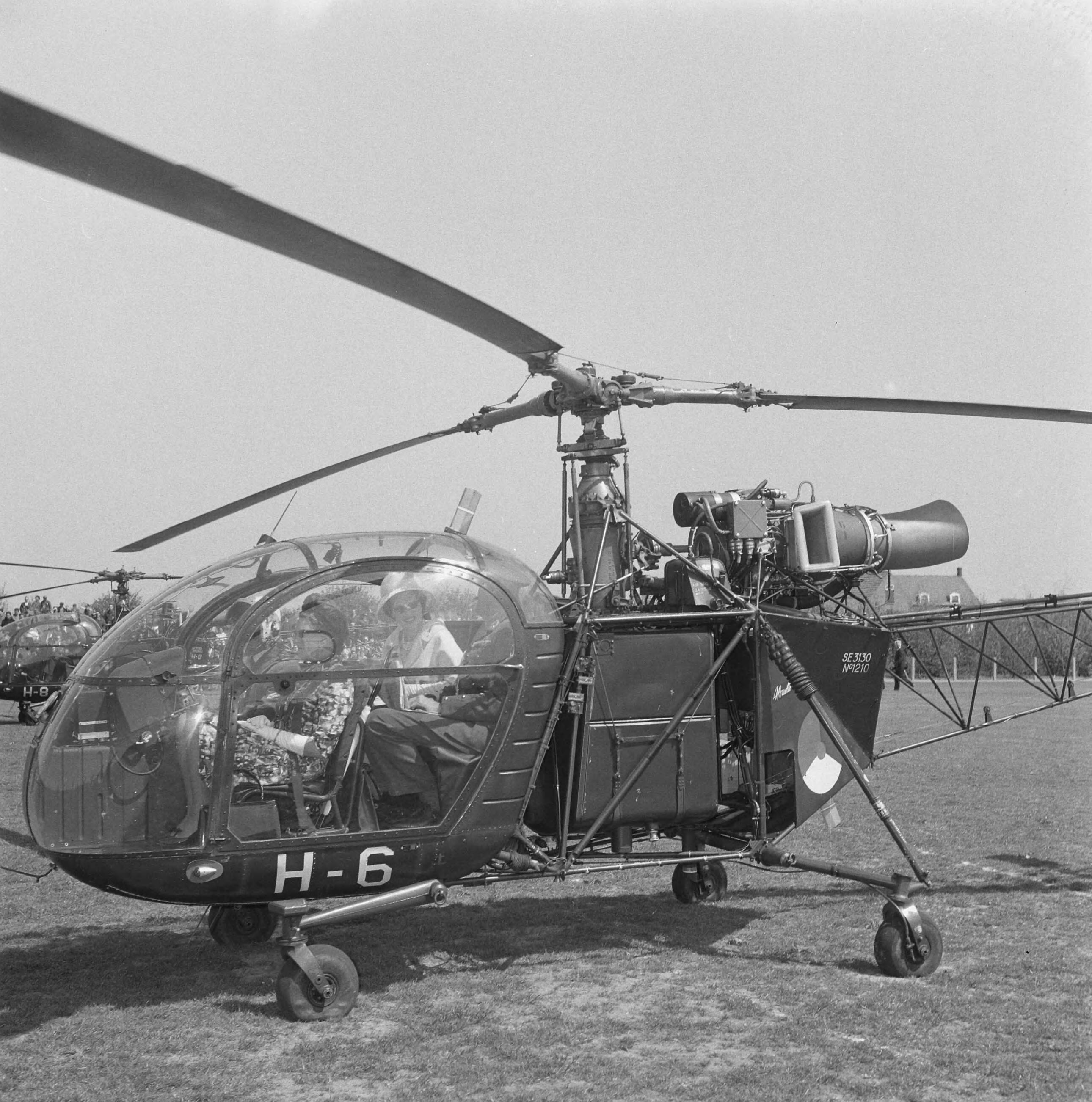 Koninklijk bezoek aan Zeeland (1962) — Koninklijke bezoek aan Middelburg — Foto: Nijs, Jac. de / Anefo. Licentie: Set B: Rechtenvrij / Publiek Domein. Bron: Nationaal Archief. http://hdl.handle.net/10648/aa074c18-d0b4-102d-bcf8-003048976d84