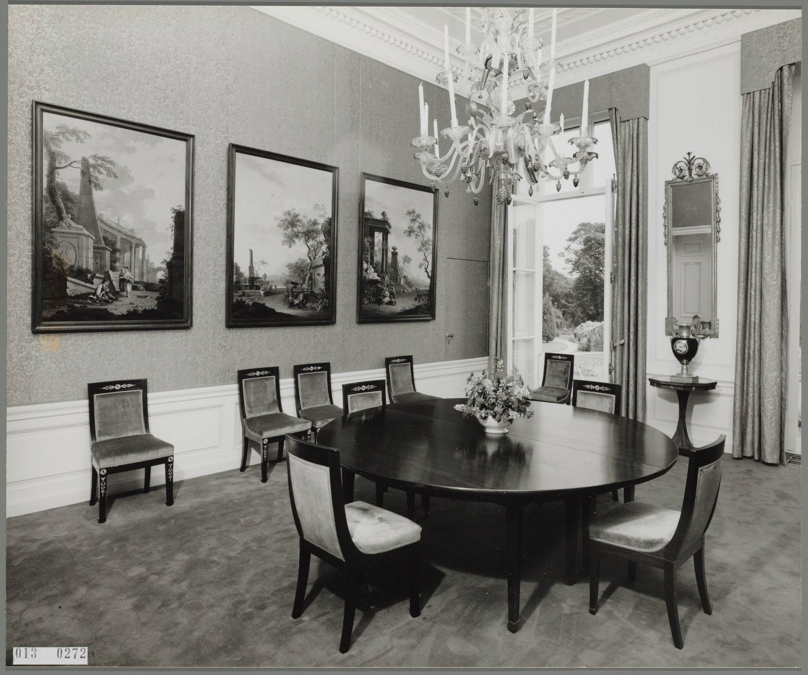 Paleis Huis ten Bosch te Den Haag — Vergaderkamer — Foto: Hofmeester, Bart / RVD. Licentie: Set B: Rechtenvrij / Publiek Domein. Bron: Nationaal Archief. http://hdl.handle.net/10648/afa878c2-d0b4-102d-bcf8-003048976d84