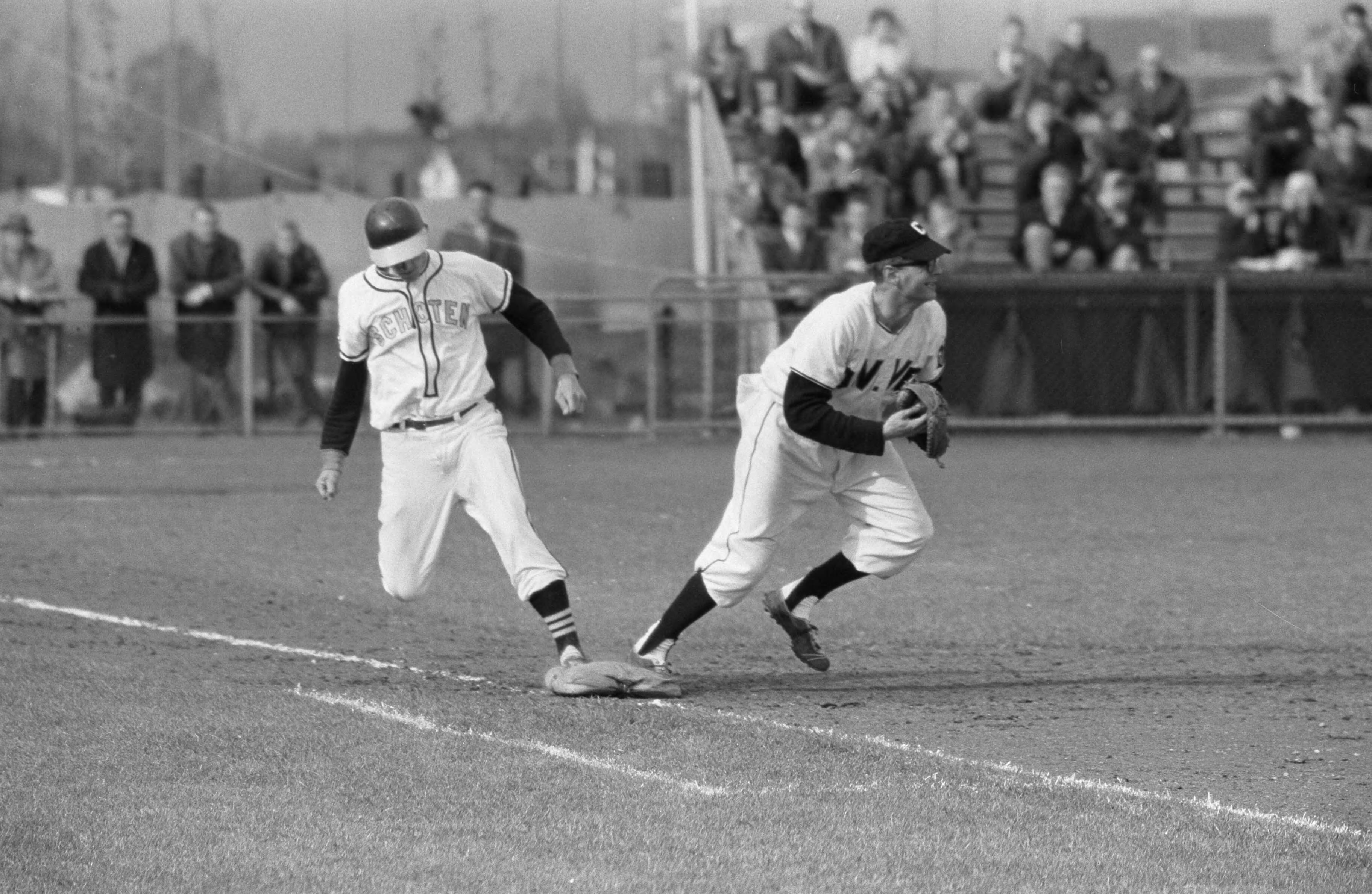 Fotocollectie Anefo — Honkbal. Schoten tegen OVVO. Spelmoment — Foto: Gelderen, Hugo van / Anefo. Licentie: Set B: Rechtenvrij / Publiek Domein. Bron: Nationaal Archief. http://hdl.handle.net/10648/aa09f81e-d0b4-102d-bcf8-003048976d84