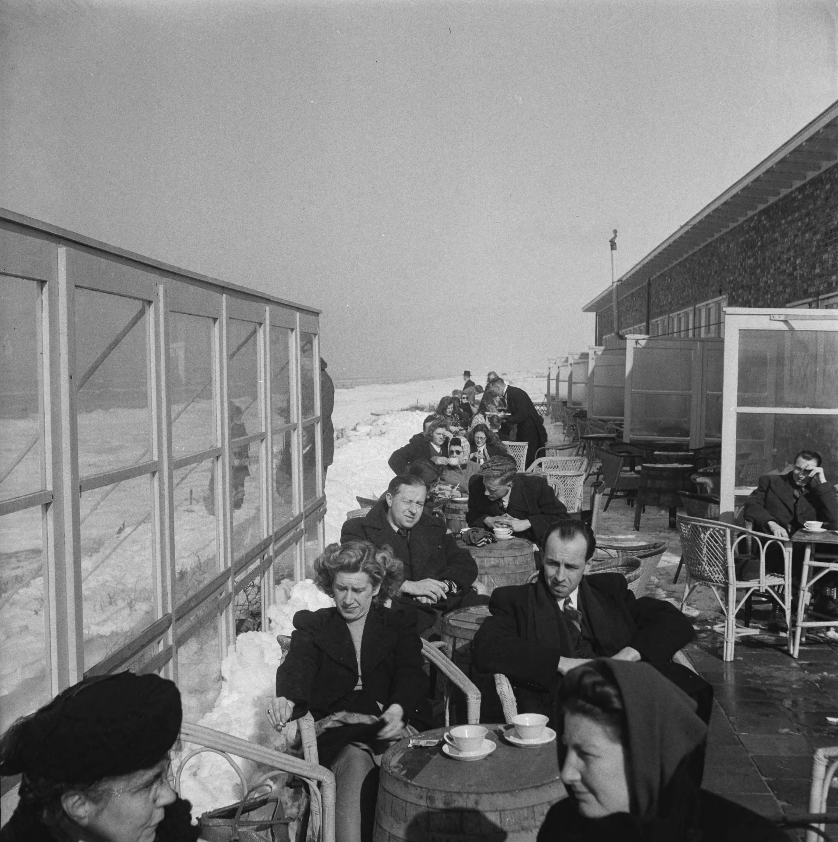 Fotocollectie Anefo — Drukte in Zandvoort — Foto: Wisman, Bram / Anefo. Licentie: Set B: Rechtenvrij / Publiek Domein. Bron: Nationaal Archief. http://hdl.handle.net/10648/a8a5d646-d0b4-102d-bcf8-003048976d84