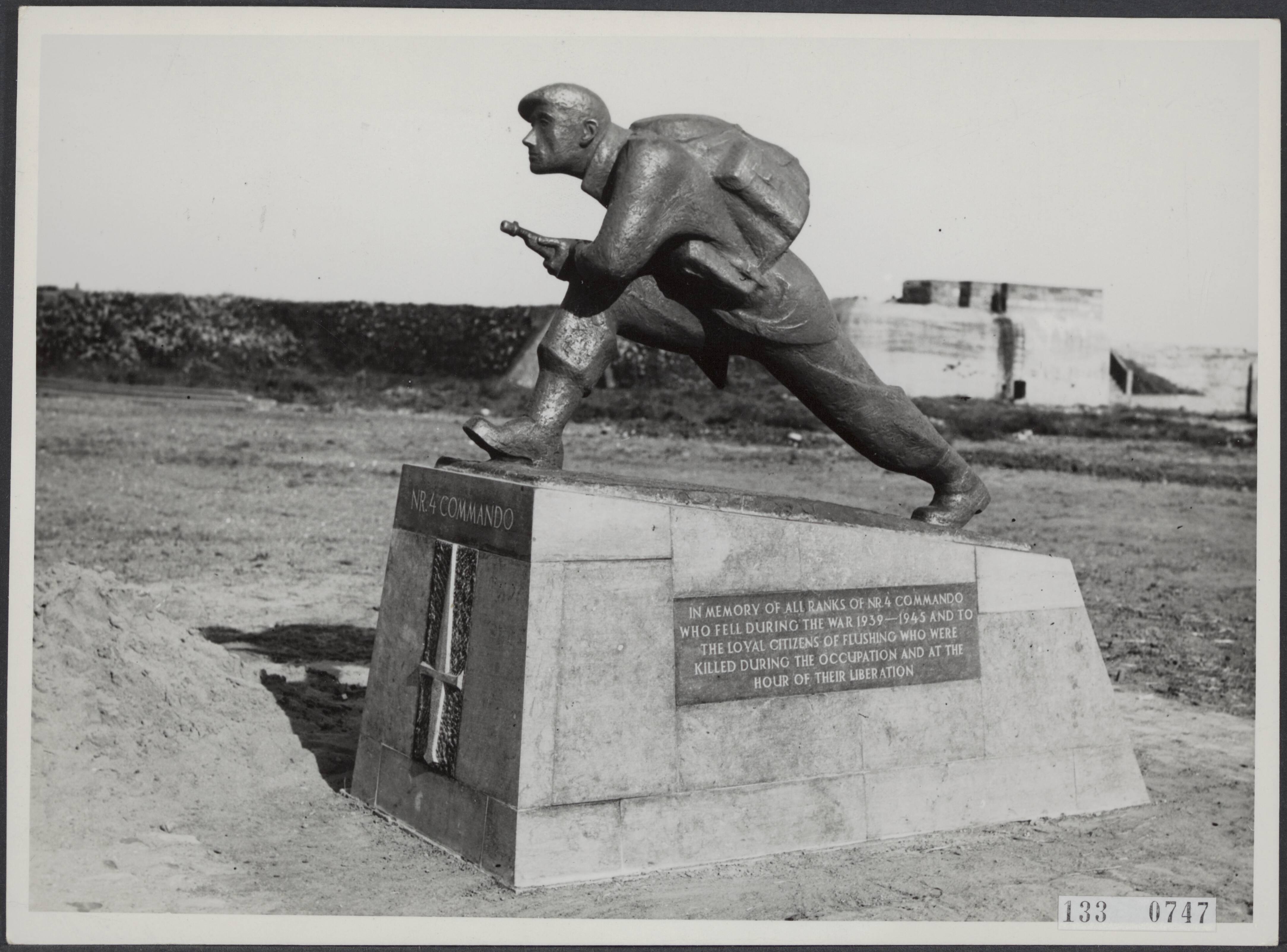 Fotocollectie Rijksvoorlichtingsdienst Eigen — Vlissingen. Het Nationaal Monument voor de 4e Commando Brigade — Foto: Rijksvoorlichtingsdienst (RVD). Licentie: Set B: Rechtenvrij / Publiek Domein. Bron: Nationaal Archief. http://hdl.handle.net/10648/af5a67fe-d0b4-102d-bcf8-003048976d84
