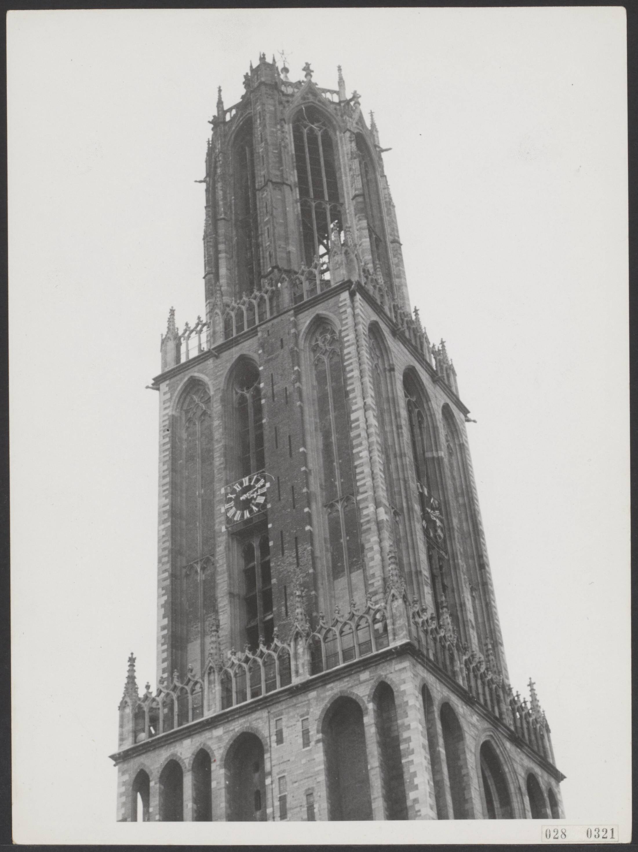 Fotocollectie Elsevier Binnenland — Domtoren te Utrecht — Foto: Stapf Bilderdienst. Licentie: Set B: Rechtenvrij / Publiek Domein. Bron: Nationaal Archief. http://hdl.handle.net/10648/addd745c-d0b4-102d-bcf8-003048976d84