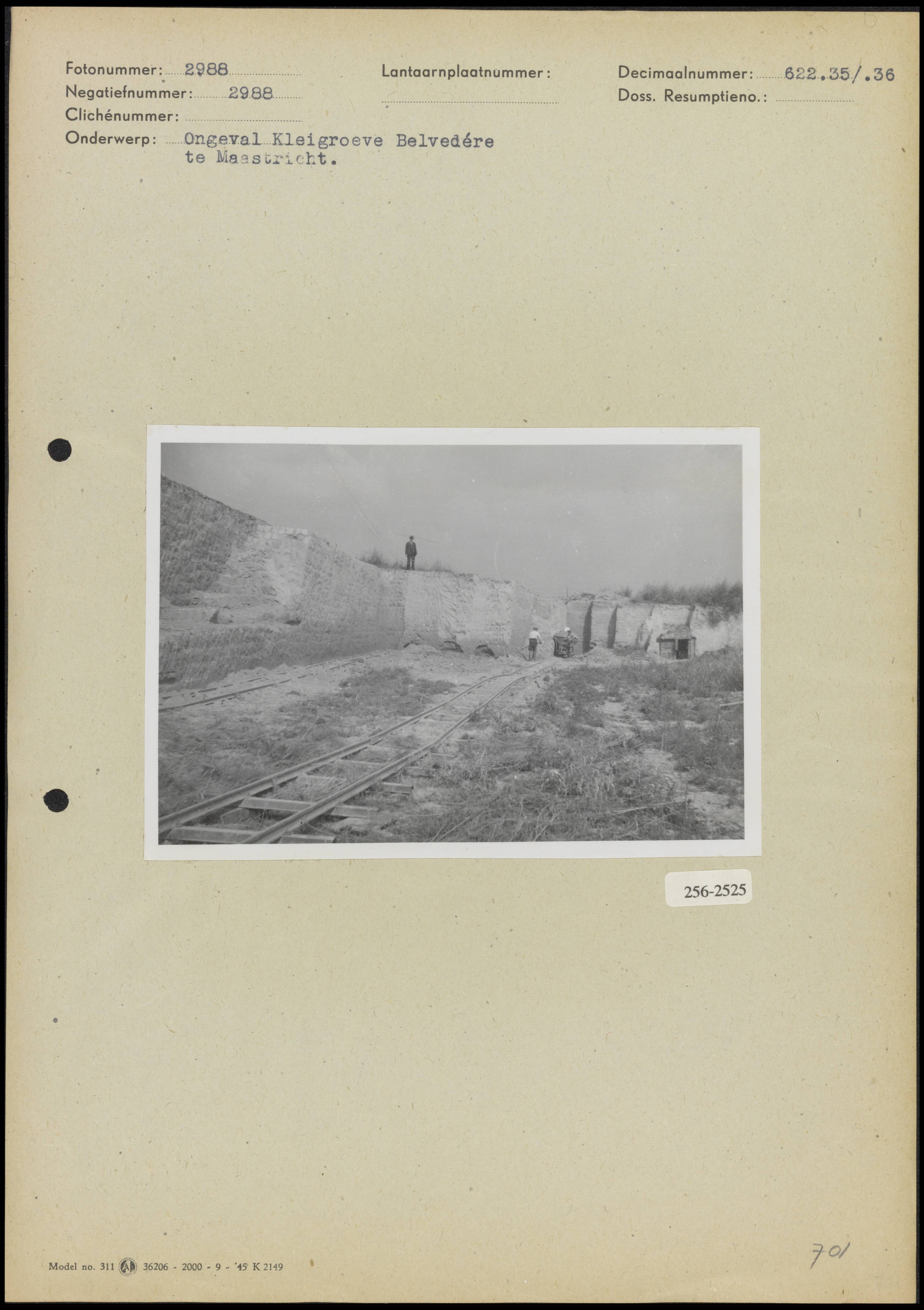Fotocollectie Arbeidsinspectie — Ongeval in de kleigroeve Belvedère te Maastricht — Foto: Onbekend / Publiek Domein of Rechtenvrij. Licentie: Set B: Rechtenvrij / Publiek Domein. Bron: Nationaal Archief. http://hdl.handle.net/10648/b0163e48-d0b4-102d-bcf8-003048976d84