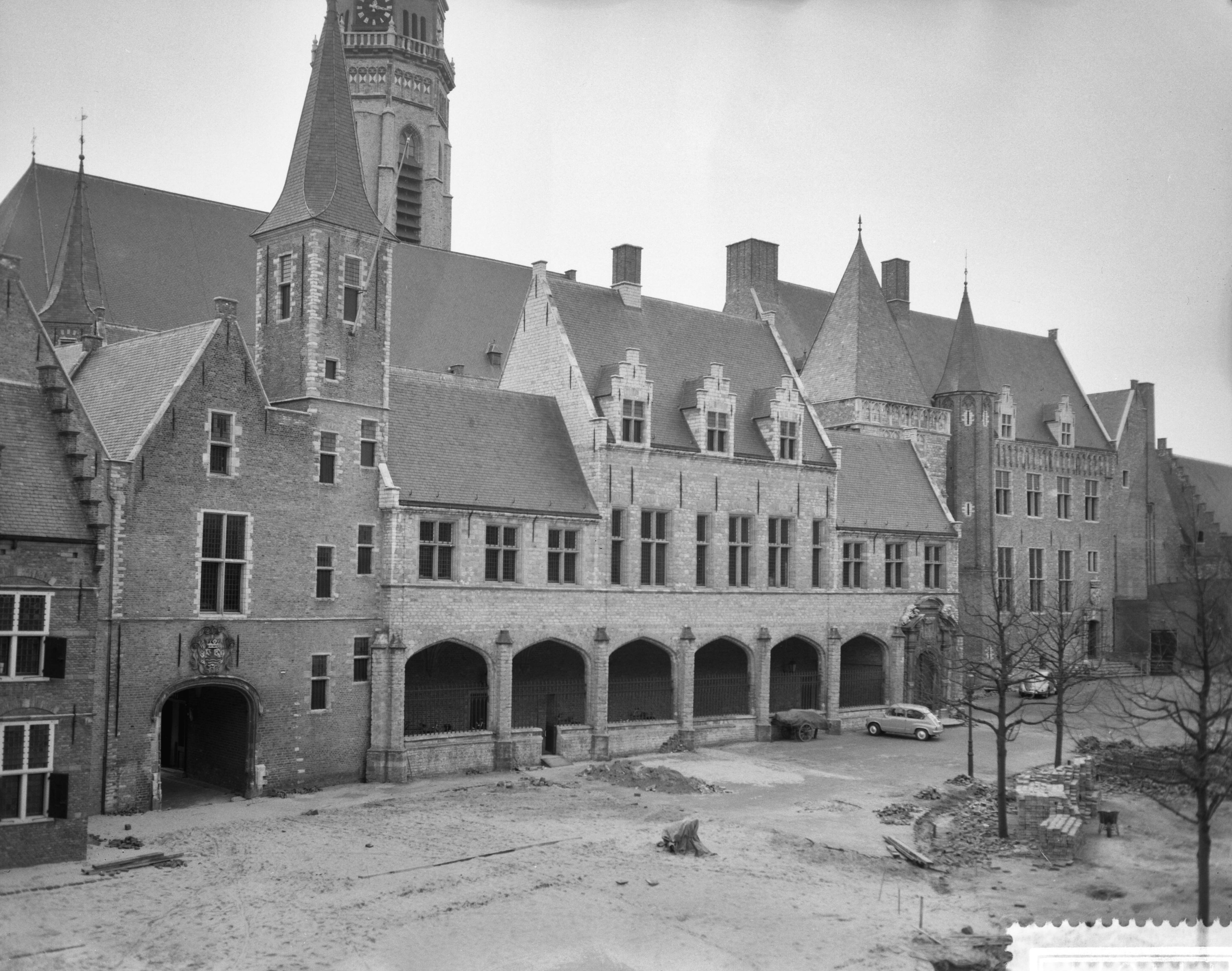 Fotocollectie Anefo — Zeeuws provinciehuis in Middelburg dat op 17 mei aanstaande door koningin Juliana geopend zal worden. Exterieur van het provinciehuis — Foto: Bilsen, Joop van / Anefo. Licentie: Set B: Rechtenvrij / Publiek Domein. Bron: Nationaal Archief. http://hdl.handle.net/10648/a9ac6ce4-d0b4-102d-bcf8-003048976d84