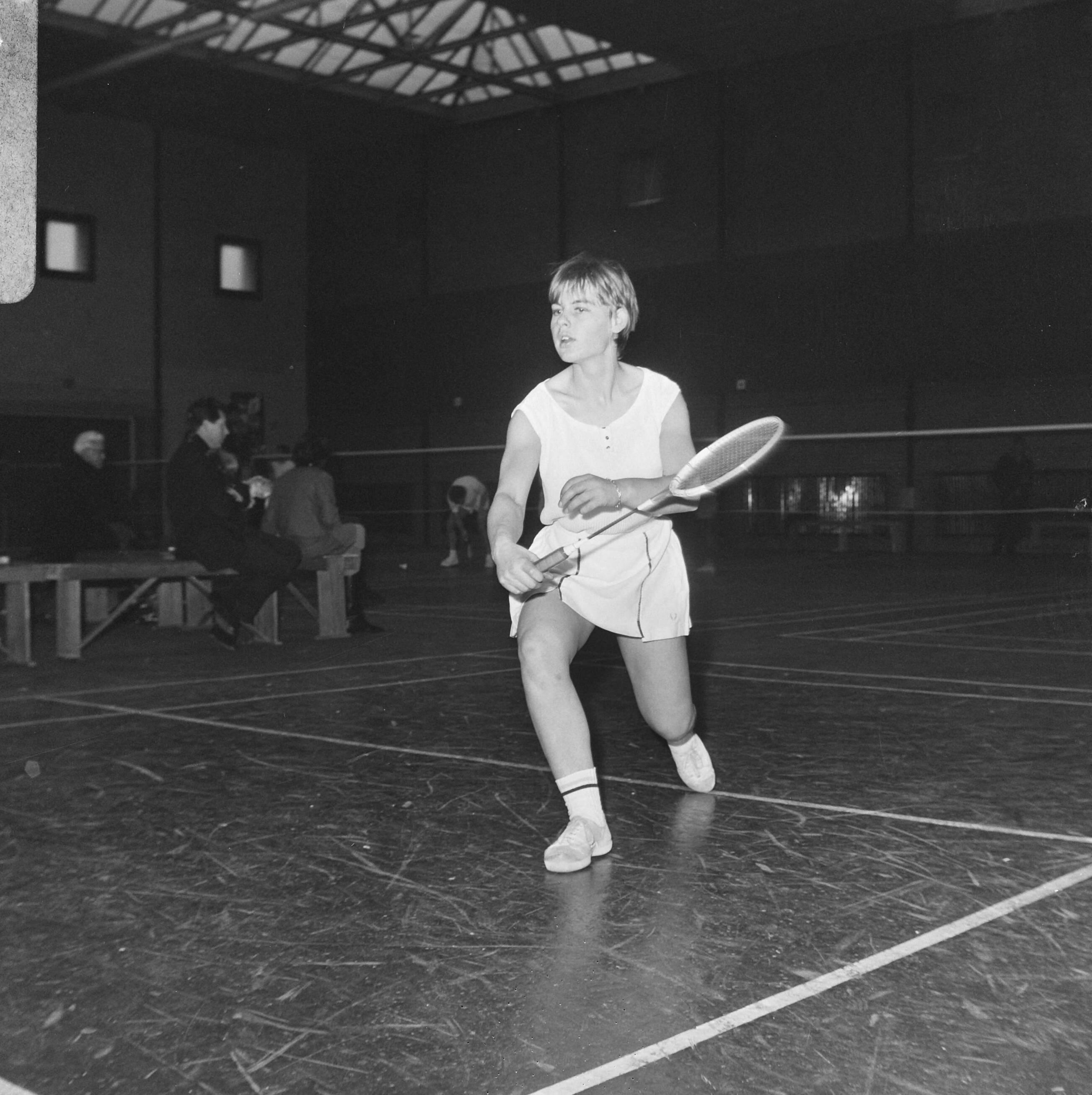 Fotocollectie Anefo — Badmintontoernooi te Haarlem, Agnes Geene in aktie — Foto: Koch, Eric / Anefo. Licentie: Set B: Rechtenvrij / Publiek Domein. Bron: Nationaal Archief. http://hdl.handle.net/10648/ab0c5aa4-d0b4-102d-bcf8-003048976d84