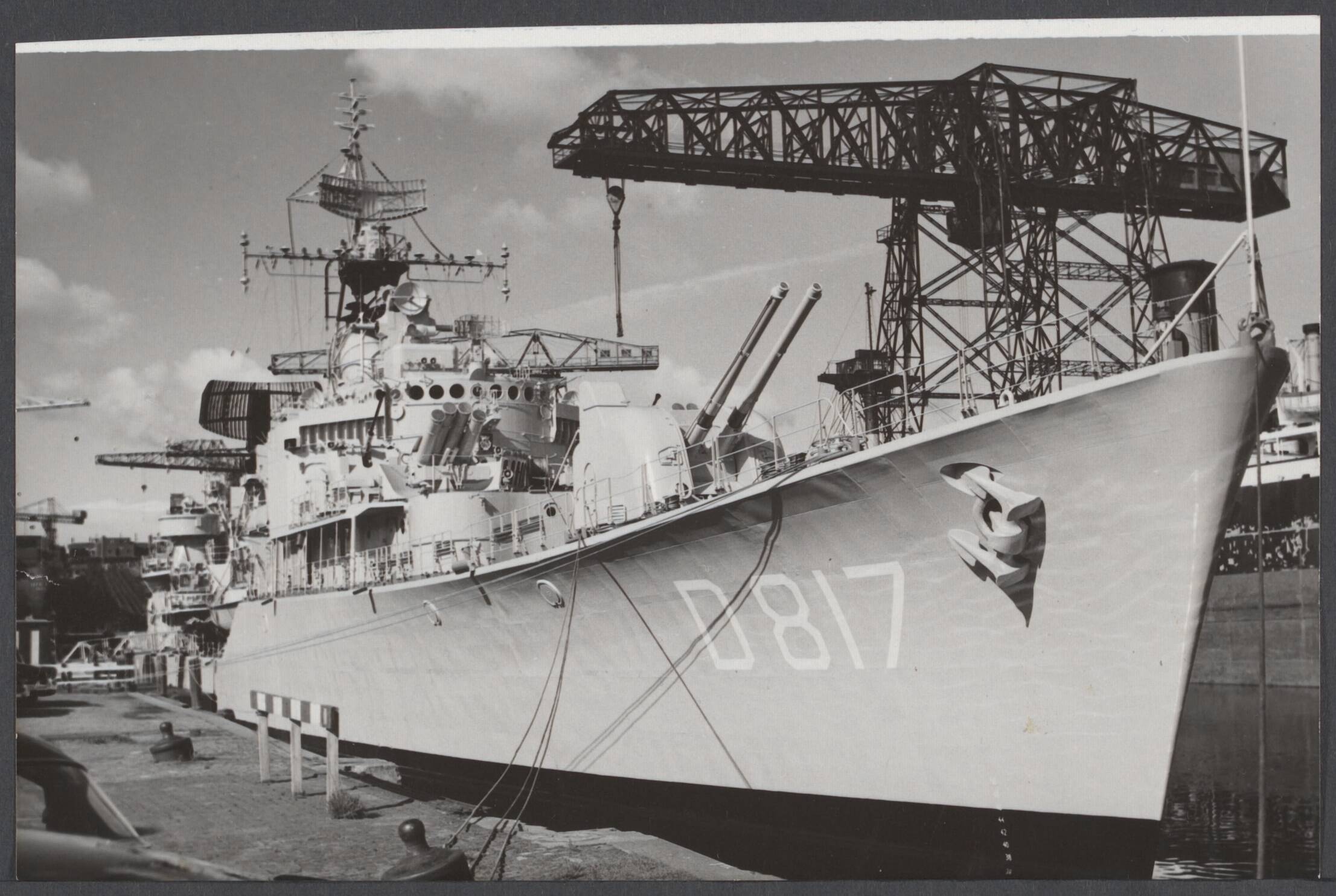 Onderzeebootjagers, alph. op naam H t/m Z - Nederland — Indienststelling Hr. Ms. onderzeebootjager "Utrecht" bij de Koninklijke Maatschappij "De Schelde" te Vlissingen — Foto: Behrens, Herbert F. / Anefo. Licentie: Set B: Rechtenvrij / Publiek Domein. Bron: Nationaal Archief. http://hdl.handle.net/10648/0e1df425-4574-a11a-0ac8-2bfe37c872a9