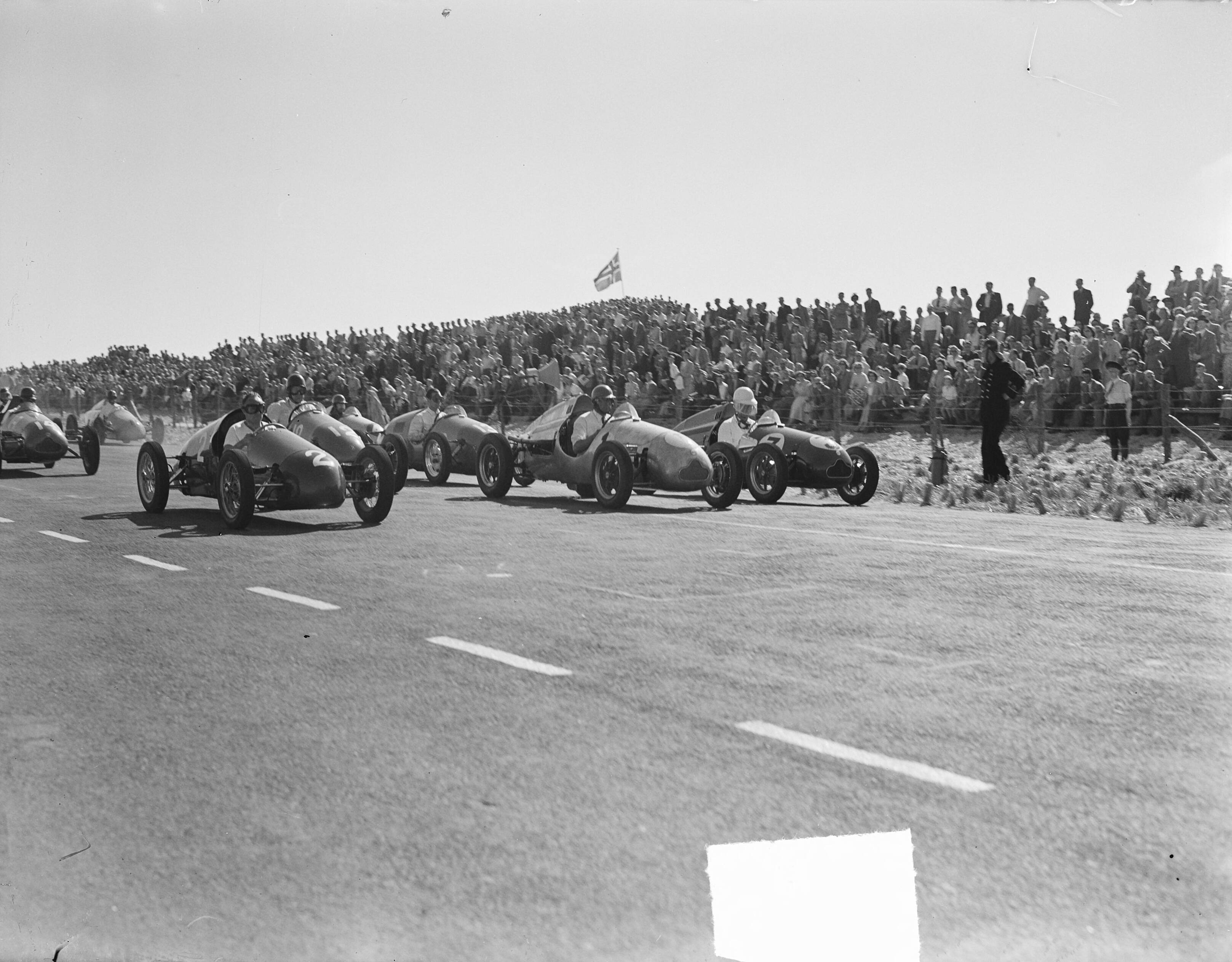 Autoraces Zandvoort — Foto: Bilsen, Joop van / Anefo. — Licentie: Set B: Rechtenvrij / Publiek Domein. Bron: Nationaal Archief. http://hdl.handle.net/10648/a8d9dfae-d0b4-102d-bcf8-003048976d84