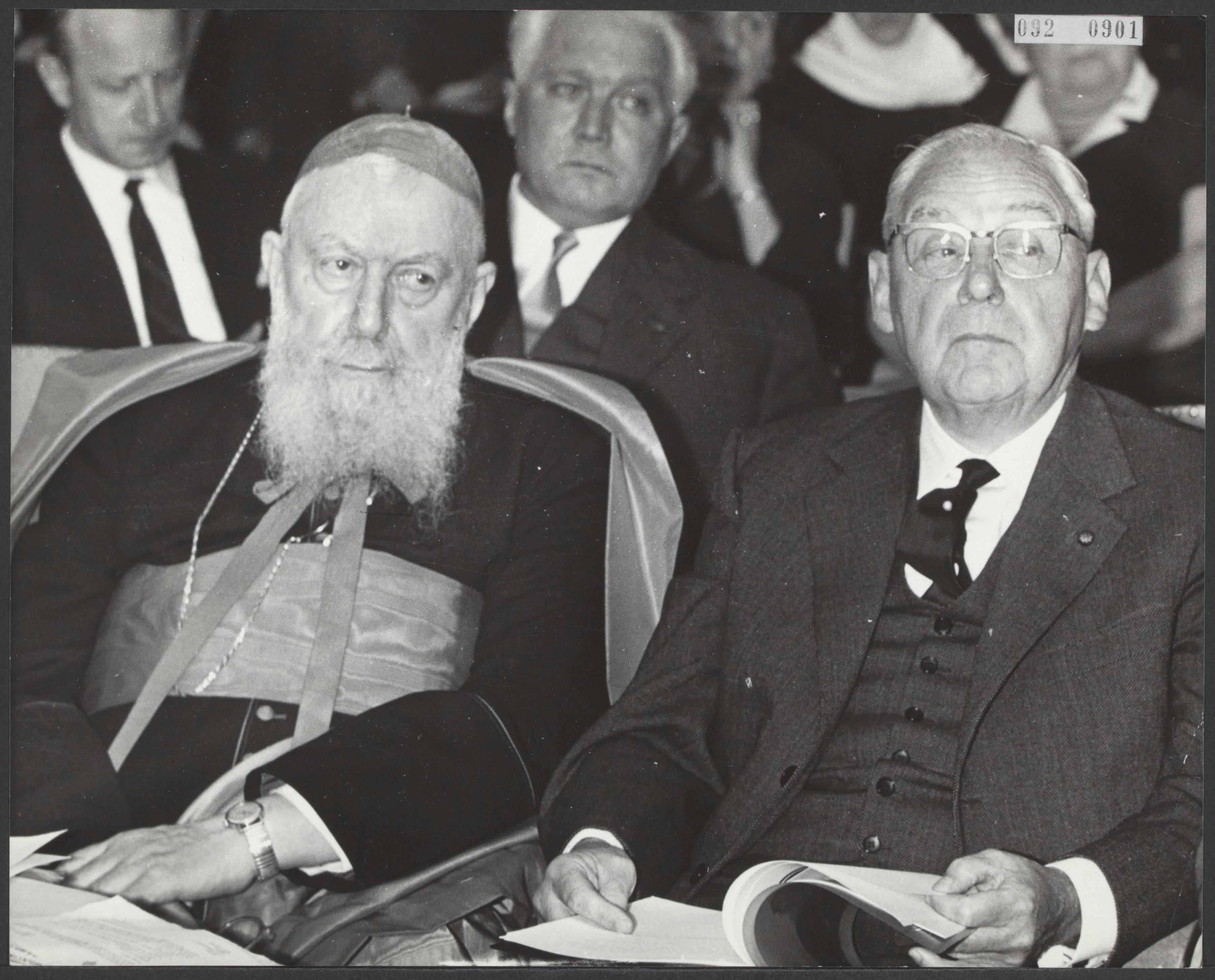 Fotocollectie Elsevier Binnenland — Zitting van de Nederlandse Commanderije van de Ridderorde van het Heilig Graf te Jeruzalem in de Esplanada te Utrecht. Kardinaal Eugene Tisserant, die speciaal hiervoor naar ons land is gekomen (links), met naast hem de commandeur van de hoge orde, de heer Lempers — Foto: Nijs, Jac. de / Anefo. Licentie: Set B: Rechtenvrij / Publiek Domein. Bron: Nationaal Archief. http://hdl.handle.net/10648/ae256d70-d0b4-102d-bcf8-003048976d84