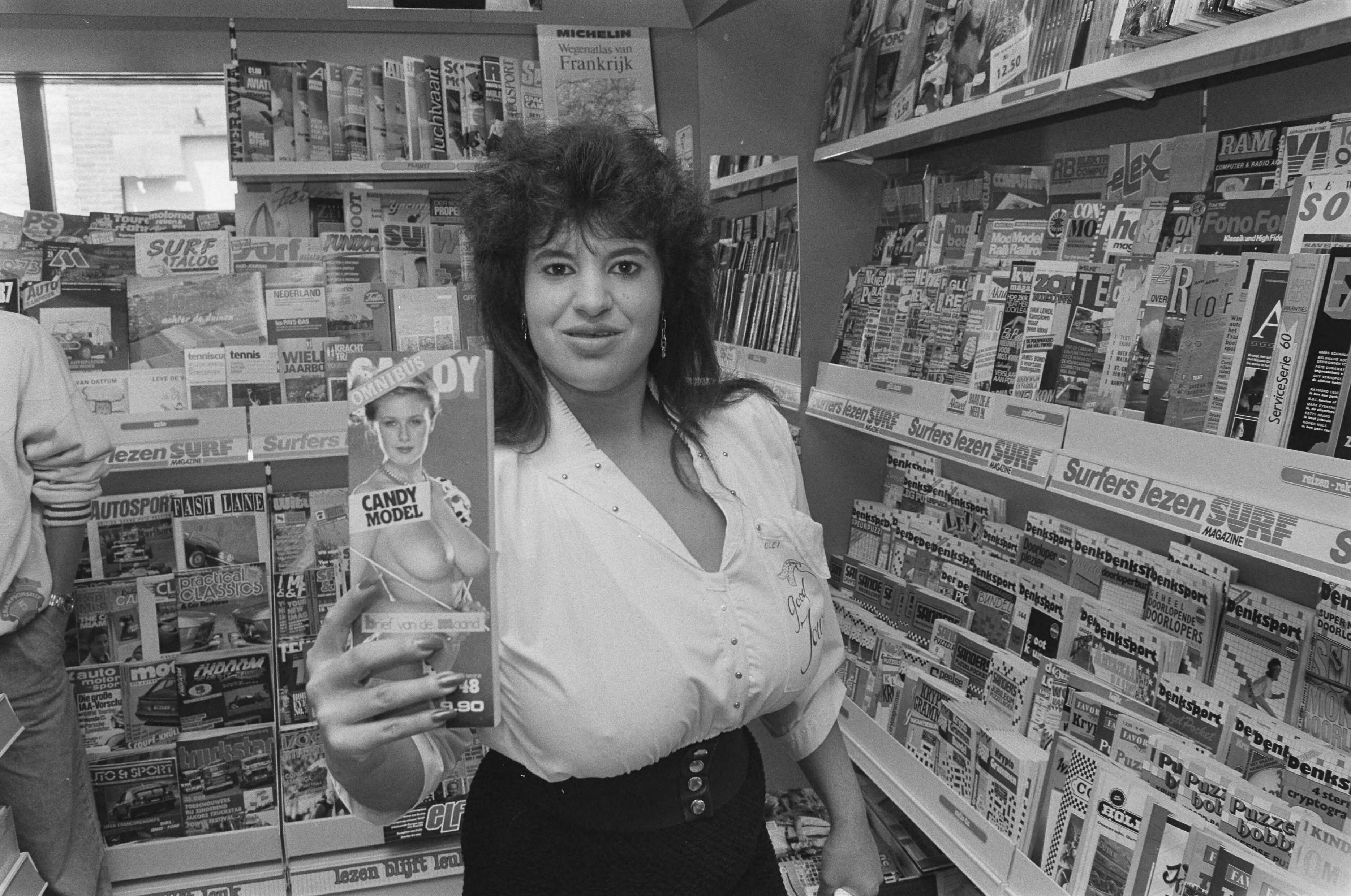 Fotocollectie Anefo — Kruistocht tegen porno van ex-EO-directeur L. P. Dorenbos in Veenendaal; Candy met "Candy" — Foto: Molendijk, Bart / Anefo. Licentie: Set B: Rechtenvrij / Publiek Domein. Bron: Nationaal Archief. http://hdl.handle.net/10648/ad627f22-d0b4-102d-bcf8-003048976d84