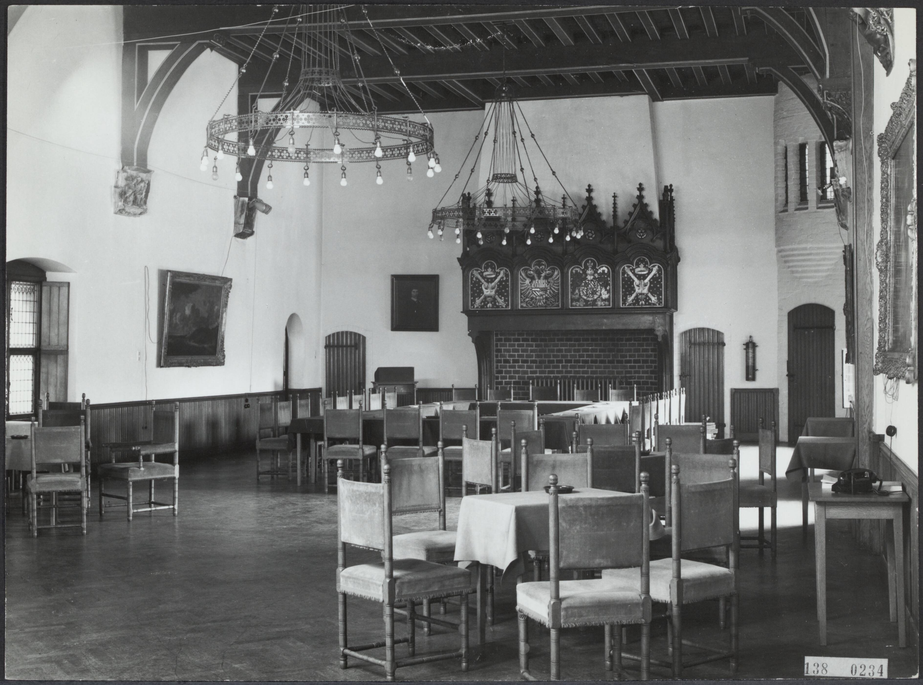 Fotocollectie Rijksvoorlichtingsdienst Eigen — Rolzaal op het Binnenhof te Den Haag — Foto: Fotodienst Gemeente Den Haag. Licentie: Set B: Rechtenvrij / Publiek Domein. Bron: Nationaal Archief. http://hdl.handle.net/10648/af6cc426-d0b4-102d-bcf8-003048976d84