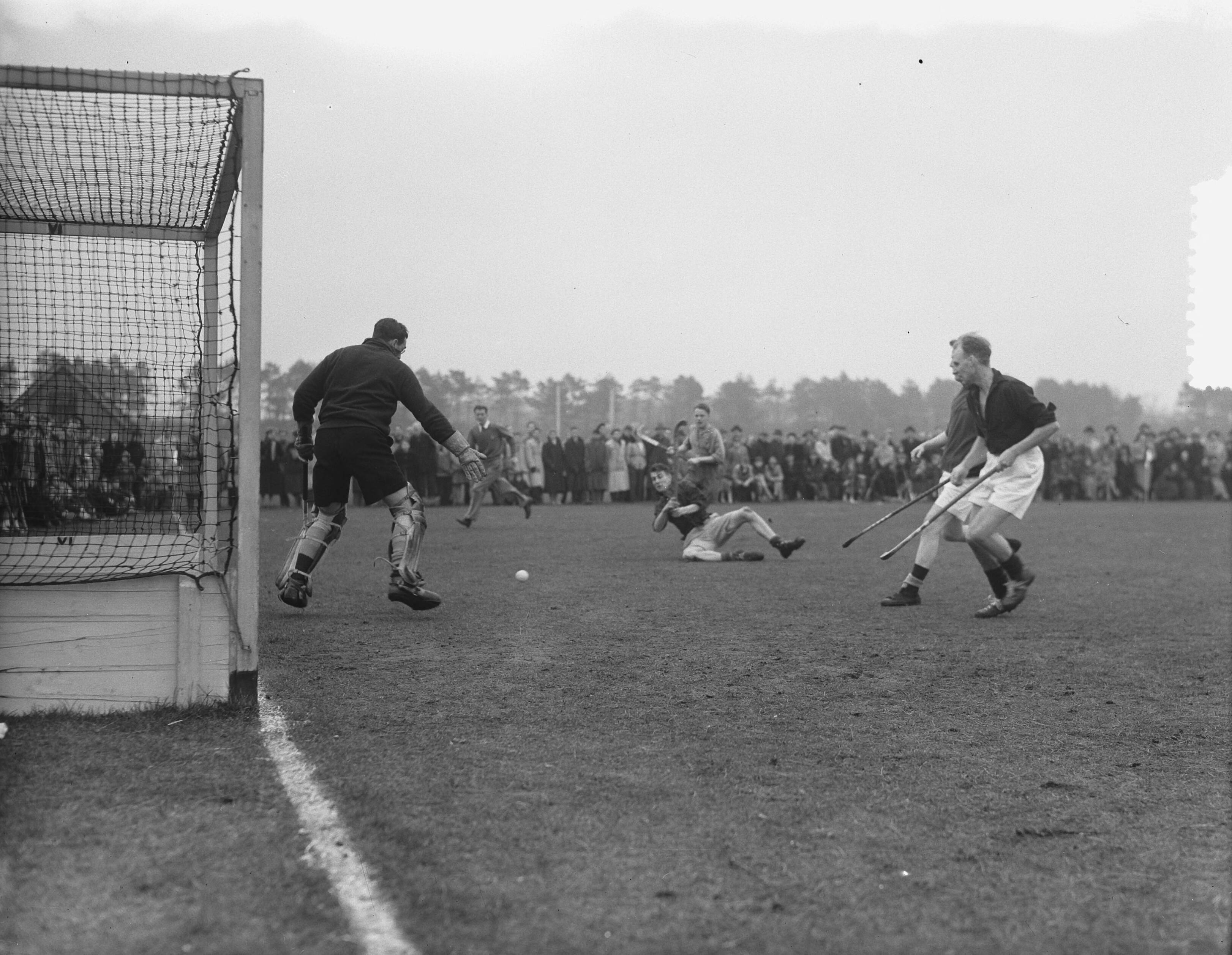 Fotocollectie Anefo — Hockey. TOGO tegen HHYC Den Haag 0-3. Spelmoment — Foto: Duinen, H. van / Anefo. Licentie: Set B: Rechtenvrij / Publiek Domein. Bron: Nationaal Archief. http://hdl.handle.net/10648/a908ccba-d0b4-102d-bcf8-003048976d84