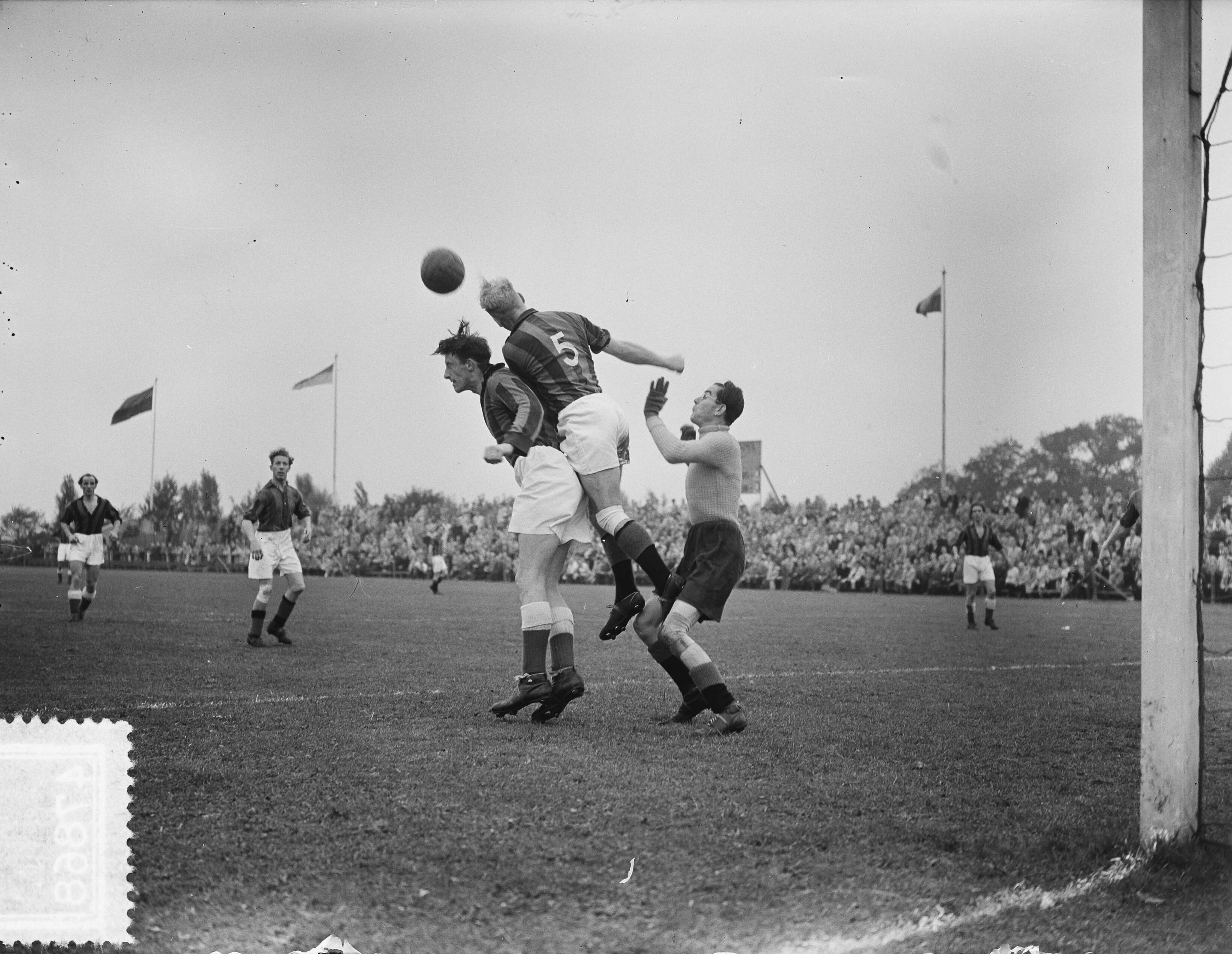 Fotocollectie Anefo — Voetbal. EDO tegen DWS 0-0 — Foto: Bilsen, Joop van / Anefo. Licentie: Set B: Rechtenvrij / Publiek Domein. Bron: Nationaal Archief. http://hdl.handle.net/10648/a8f00fd6-d0b4-102d-bcf8-003048976d84