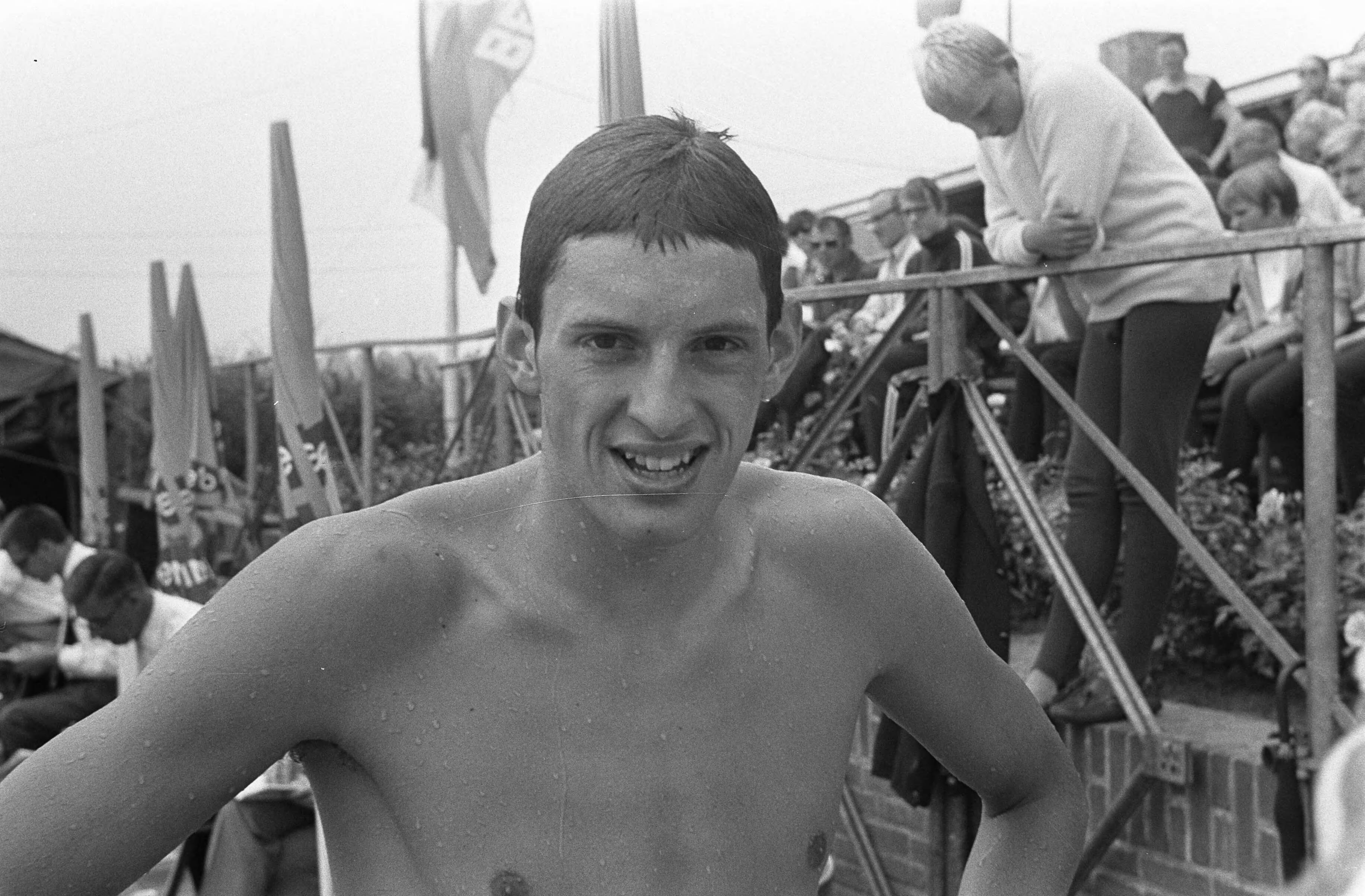 Nederlandse kampioenschappen zwemmen 1969 te Breda — Bob Schoutsen (rugslag) — Foto: Fotograaf Onbekend / Anefo. Licentie: Set B: Rechtenvrij / Publiek Domein. Bron: Nationaal Archief. http://hdl.handle.net/10648/ab73fdb2-d0b4-102d-bcf8-003048976d84