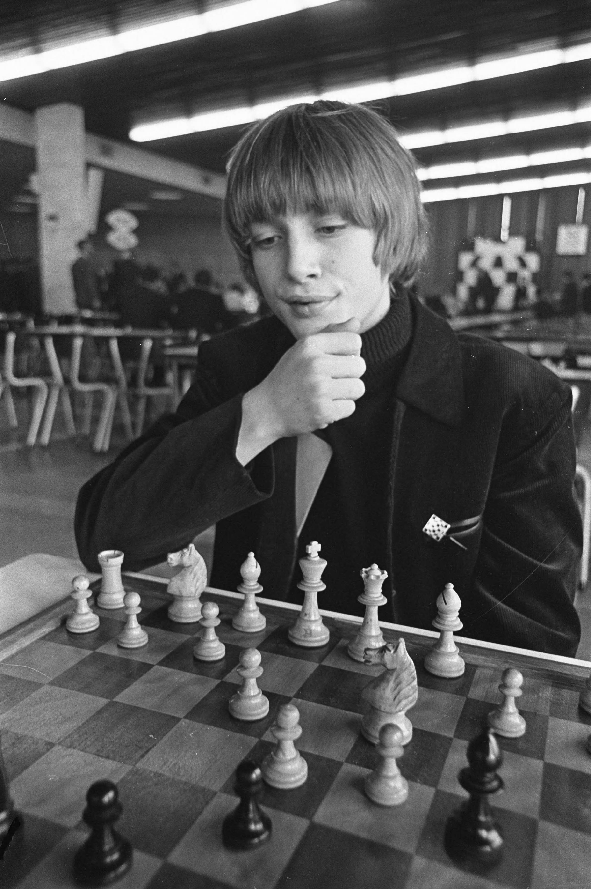 Fotocollectie Anefo — Internationaal Jeugdschaaktoernooi te Groningen, Jan Hendrik Timman (15 jaar) — Foto: Nijs, Jac. de / Anefo. Licentie: Set B: Rechtenvrij / Publiek Domein. Bron: Nationaal Archief. http://hdl.handle.net/10648/ab09adea-d0b4-102d-bcf8-003048976d84