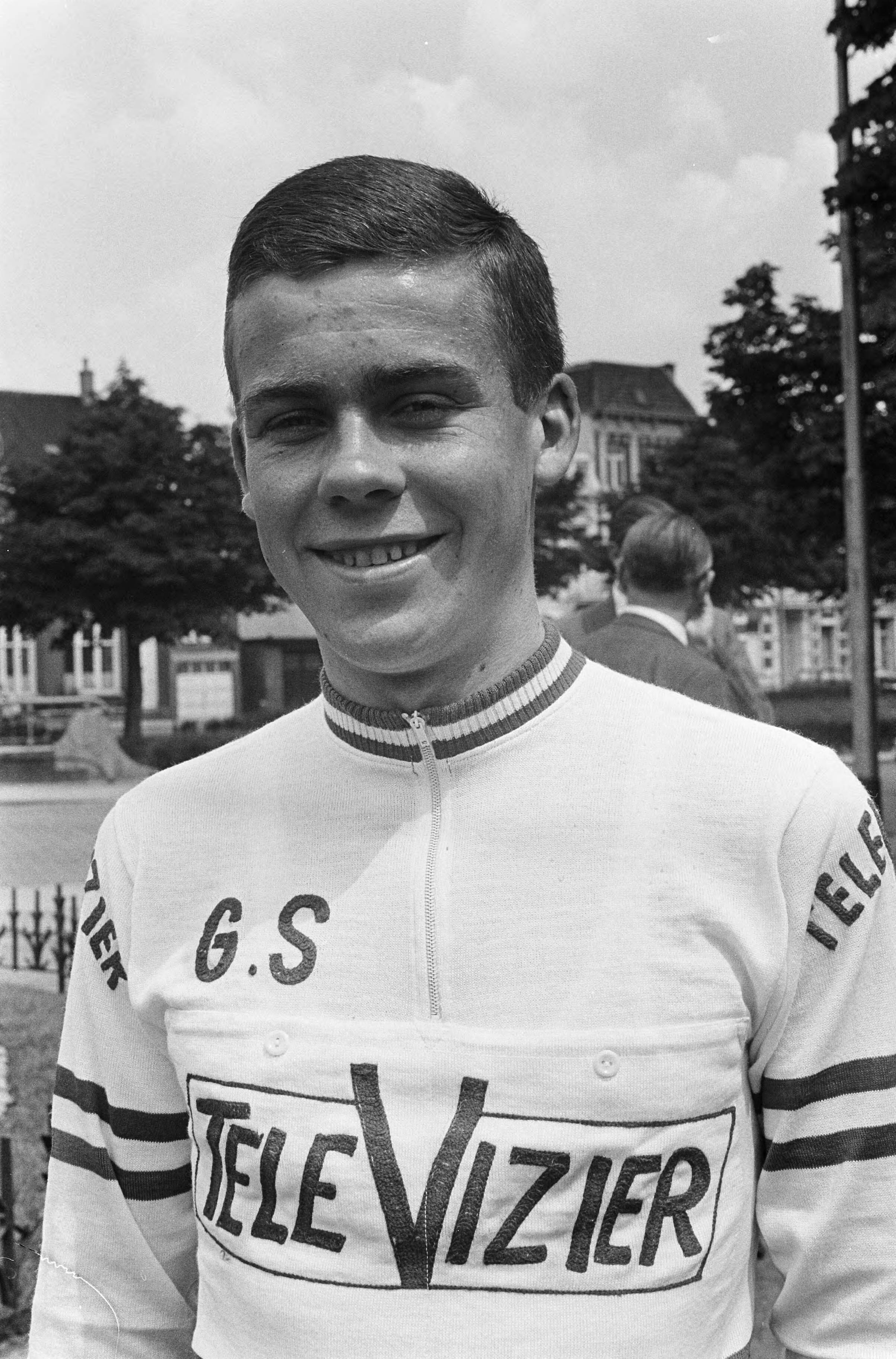 Fotocollectie Anefo — Persconferentie Tour de France ploeg in Breda — Foto: Pot, Harry / Anefo. Licentie: Set B: Rechtenvrij / Publiek Domein. Bron: Nationaal Archief. http://hdl.handle.net/10648/aa6c77e6-d0b4-102d-bcf8-003048976d84