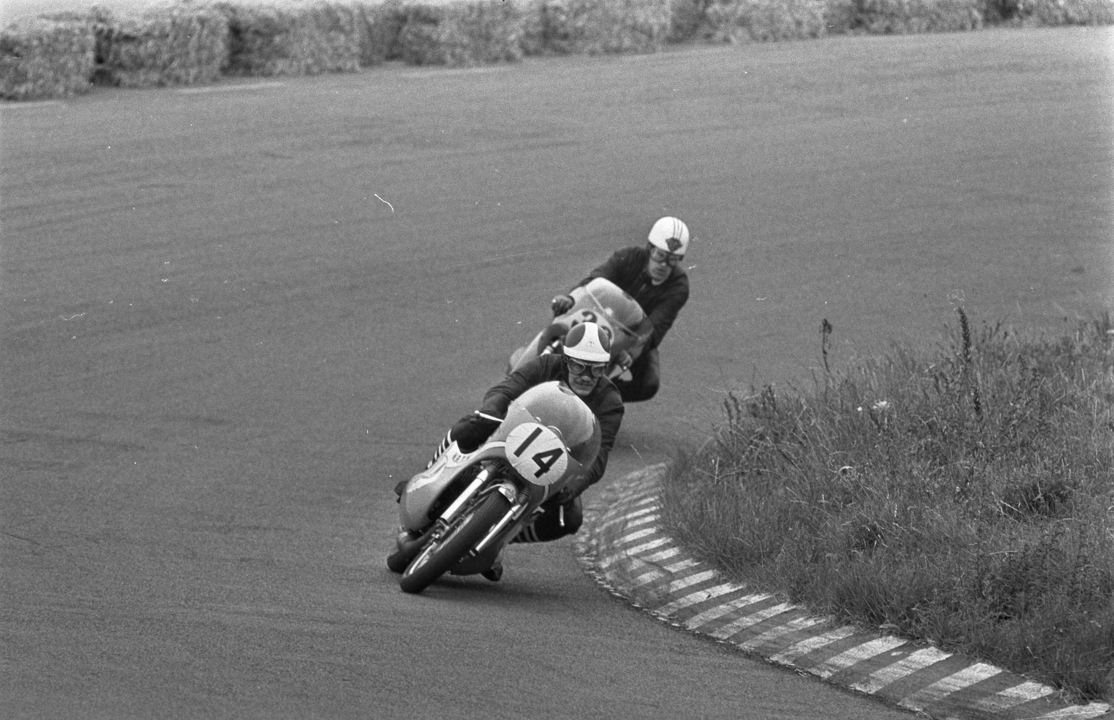 Fotocollectie Anefo — Motorraces Zandvoort. Paul Lodewijkx kwam te vallen in 250cc klasse — Foto: Koch, Eric / Anefo. Licentie: Set B: Rechtenvrij / Publiek Domein. Bron: Nationaal Archief. http://hdl.handle.net/10648/ab477ddc-d0b4-102d-bcf8-003048976d84