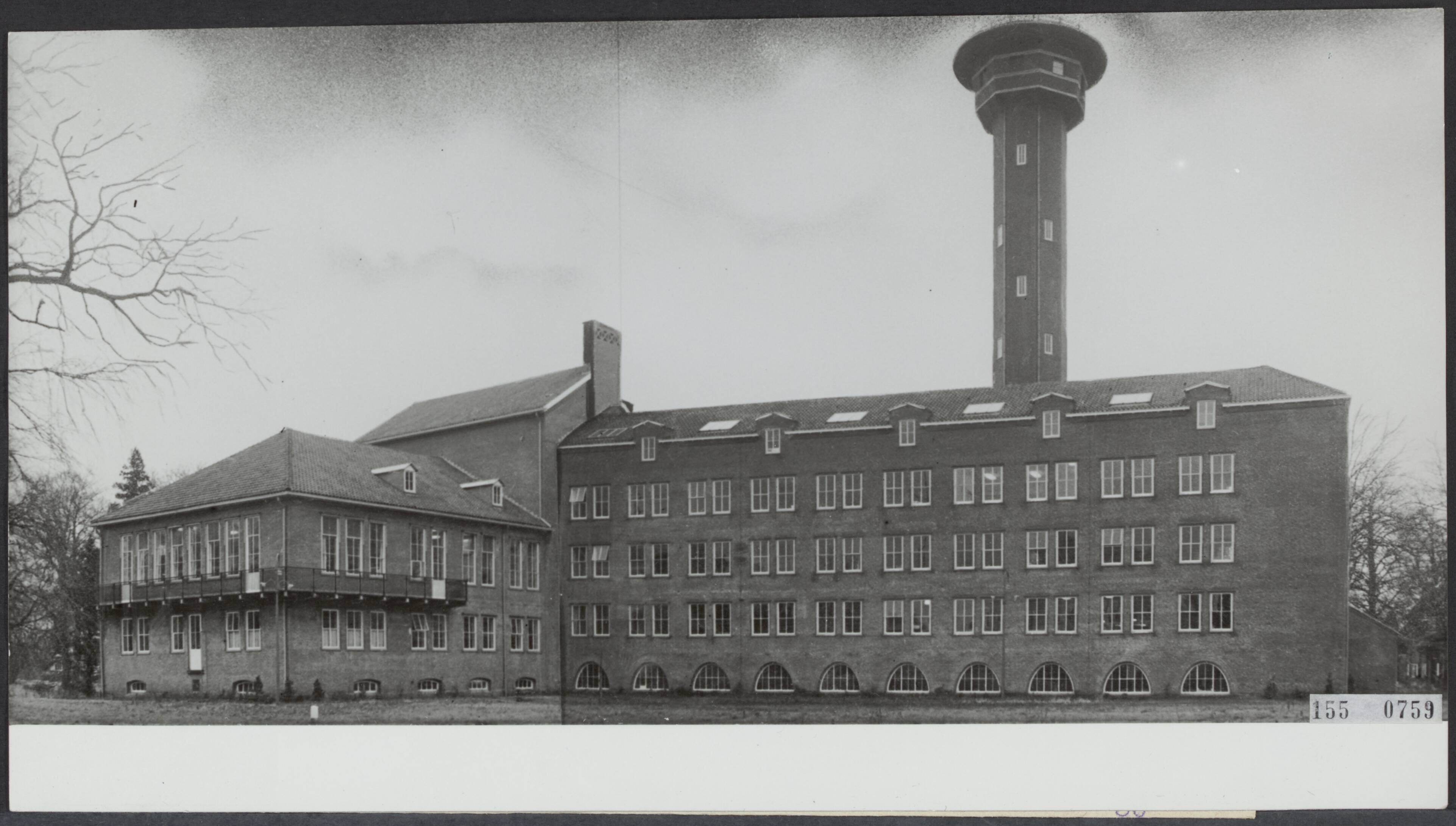 Fotocollectie Rijksvoorlichtingsdienst Eigen — Gebouw van het Koninklijk Meteorologisch Instituut (KNMI) te De Bilt — Foto: ANP / RVD of rechtenvrij. Licentie: Set B: Rechtenvrij / Publiek Domein. Bron: Nationaal Archief. http://hdl.handle.net/10648/eac33b44-3b3a-bf56-1430-b059be0a2160