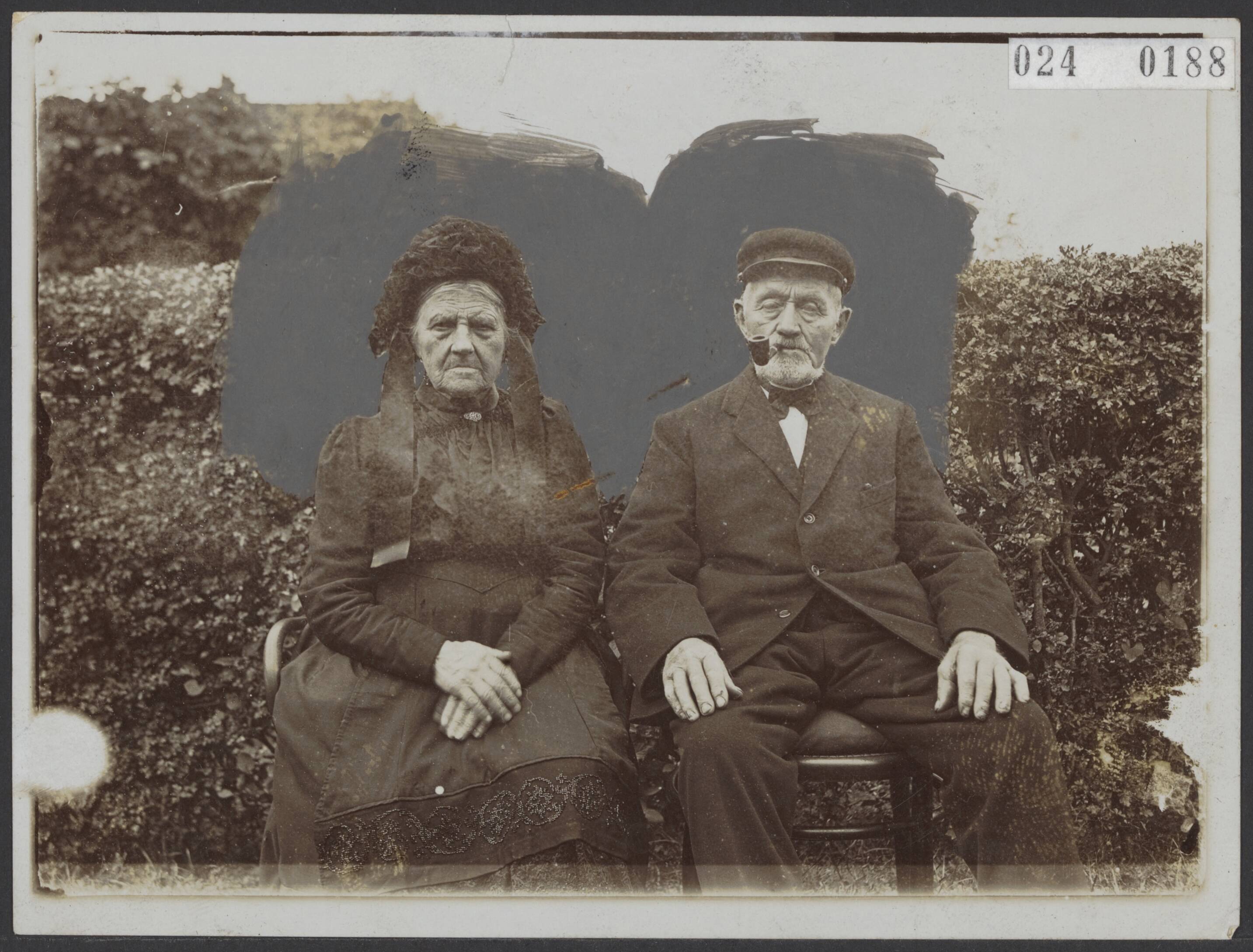 Fotocollectie Elsevier Binnenland — Echtpaar Roelof Beerta en Trijntje Ruuls op 7 augustus 1923 65 jaar getrouwd — Foto: Onbekend / Publiek Domein of Rechtenvrij. Licentie: Set B: Rechtenvrij / Publiek Domein. Bron: Nationaal Archief. http://hdl.handle.net/10648/add73678-d0b4-102d-bcf8-003048976d84