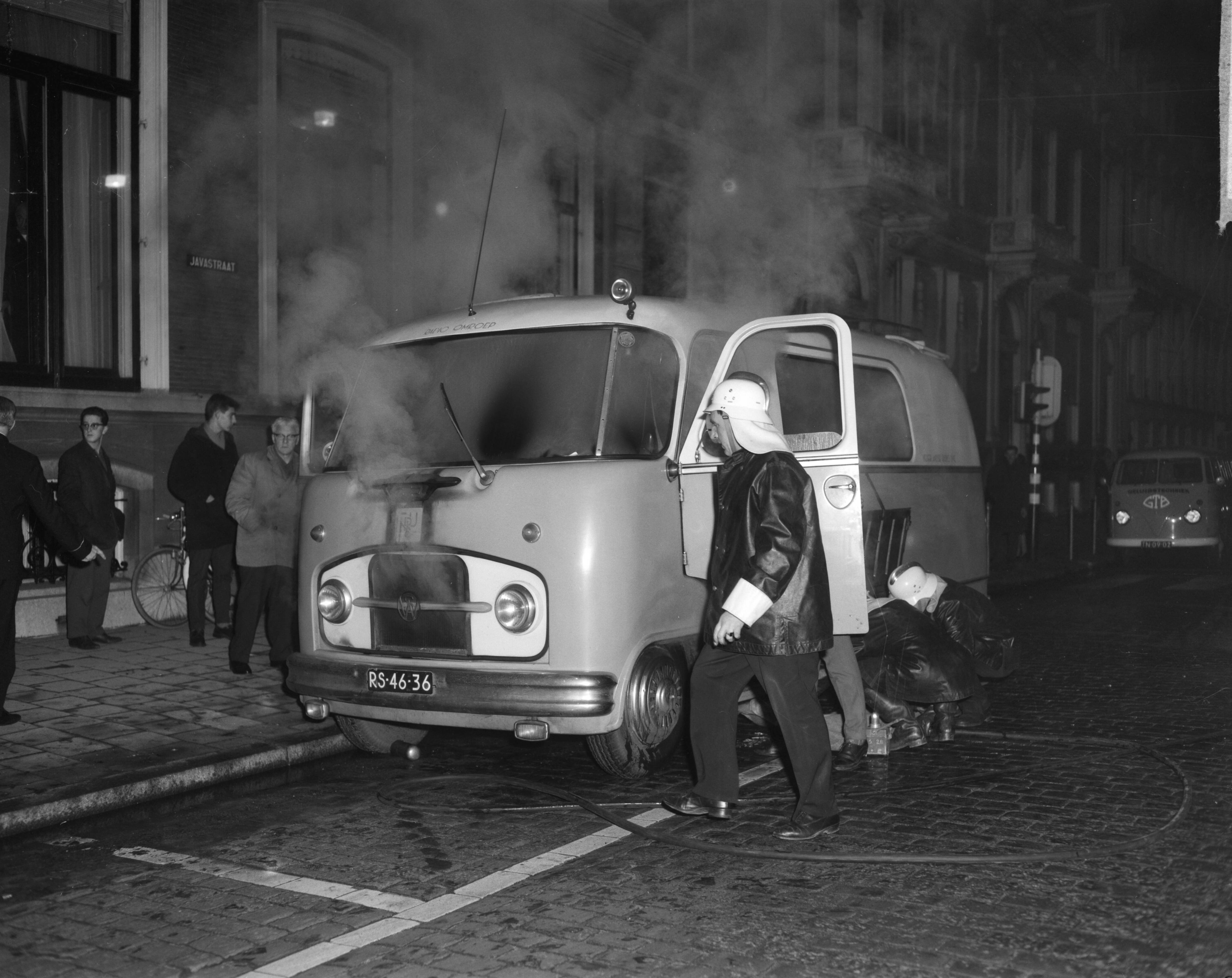 Fotocollectie Anefo — Prijsuitreiking Jan Campertprijs in Den Haag — Foto: Koch, Eric / Anefo. Licentie: Set B: Rechtenvrij / Publiek Domein. Bron: Nationaal Archief. http://hdl.handle.net/10648/aa2322b2-d0b4-102d-bcf8-003048976d84