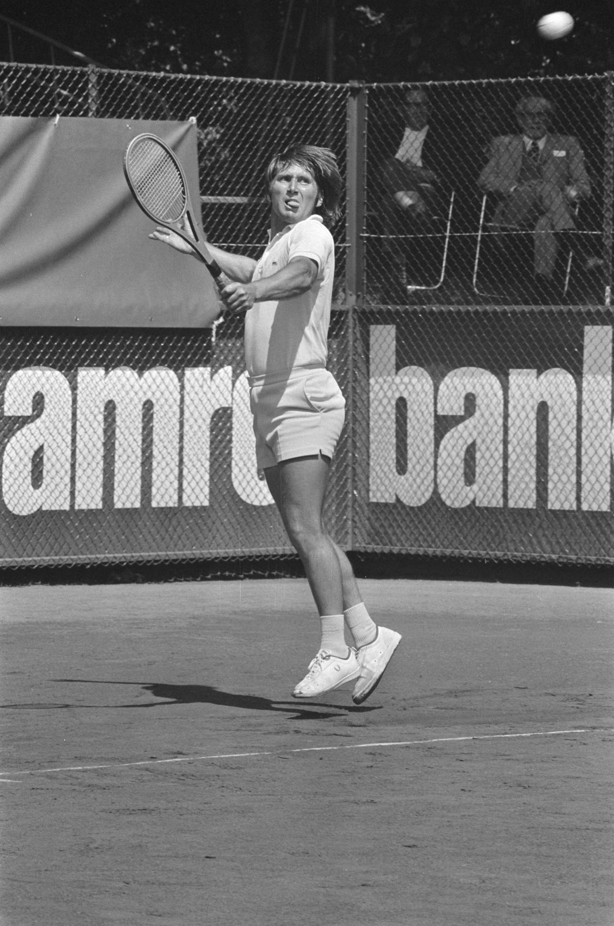Fotocollectie Anefo — Halve finale tennistoernooi Hilversum; Phillips-Moore (Australië) in actie — Foto: Verhoeff, Bert / Anefo. Licentie: Set B: Rechtenvrij / Publiek Domein. Bron: Nationaal Archief. http://hdl.handle.net/10648/ac50d0e8-d0b4-102d-bcf8-003048976d84