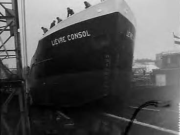 Fotocollectie Anefo — Tewaterlating van de "Lièvre Consol" [een pulpwood carrier] bij de Zaanlandse Scheepsbouw Maatschappij — Foto: Bilsen, Joop van / Anefo. Licentie: Set B: Rechtenvrij / Publiek Domein. Bron: Nationaal Archief. http://hdl.handle.net/10648/a9a35924-d0b4-102d-bcf8-003048976d84