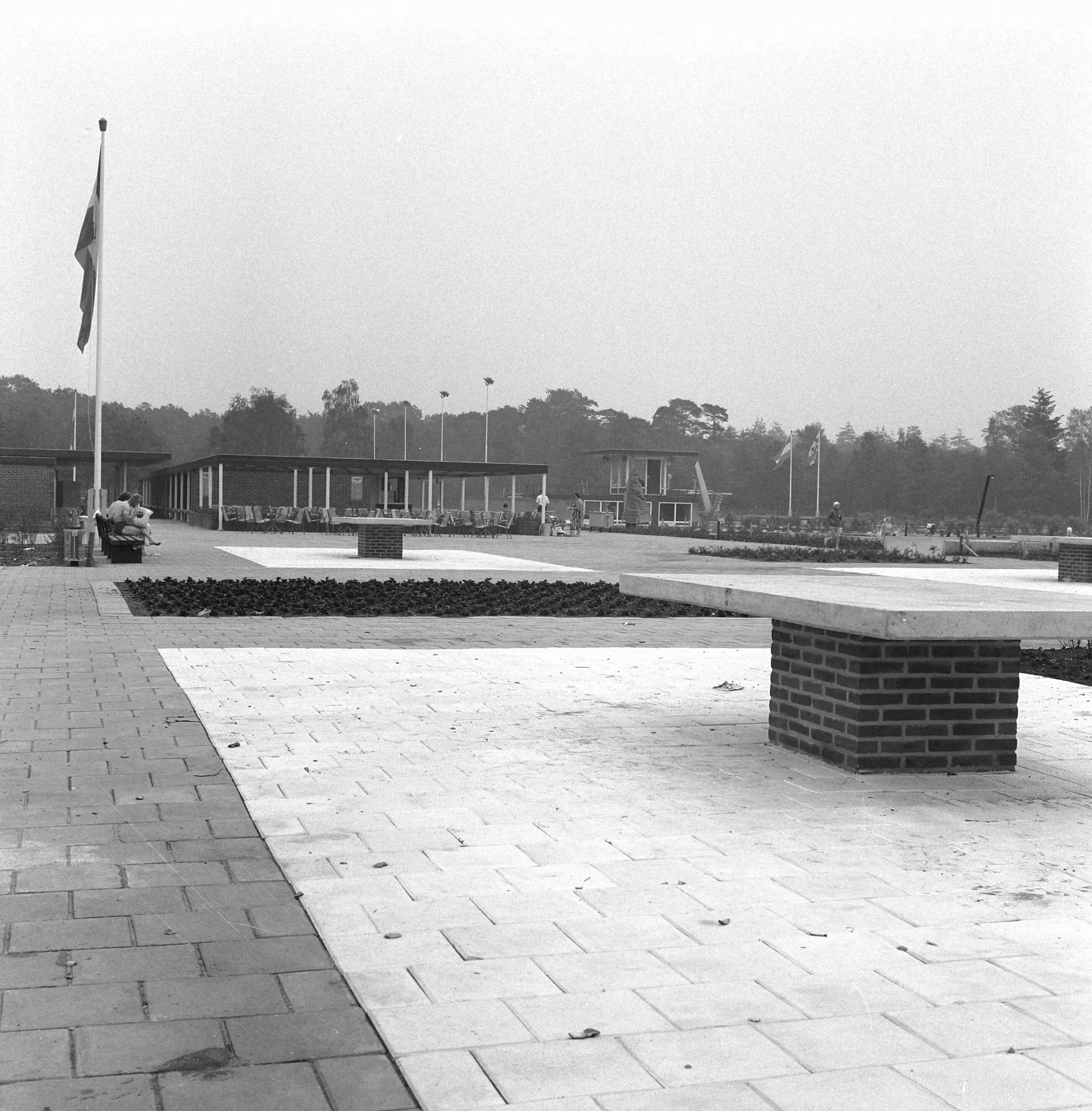 Fotocollectie Nederlandse Heidemaatschappij — Zwembad Zeist — Foto: Wüllschleger, [...] / Heidemij. Licentie: Set B: Rechtenvrij / Publiek Domein. Bron: Nationaal Archief. http://hdl.handle.net/10648/ae7a7b26-d0b4-102d-bcf8-003048976d84