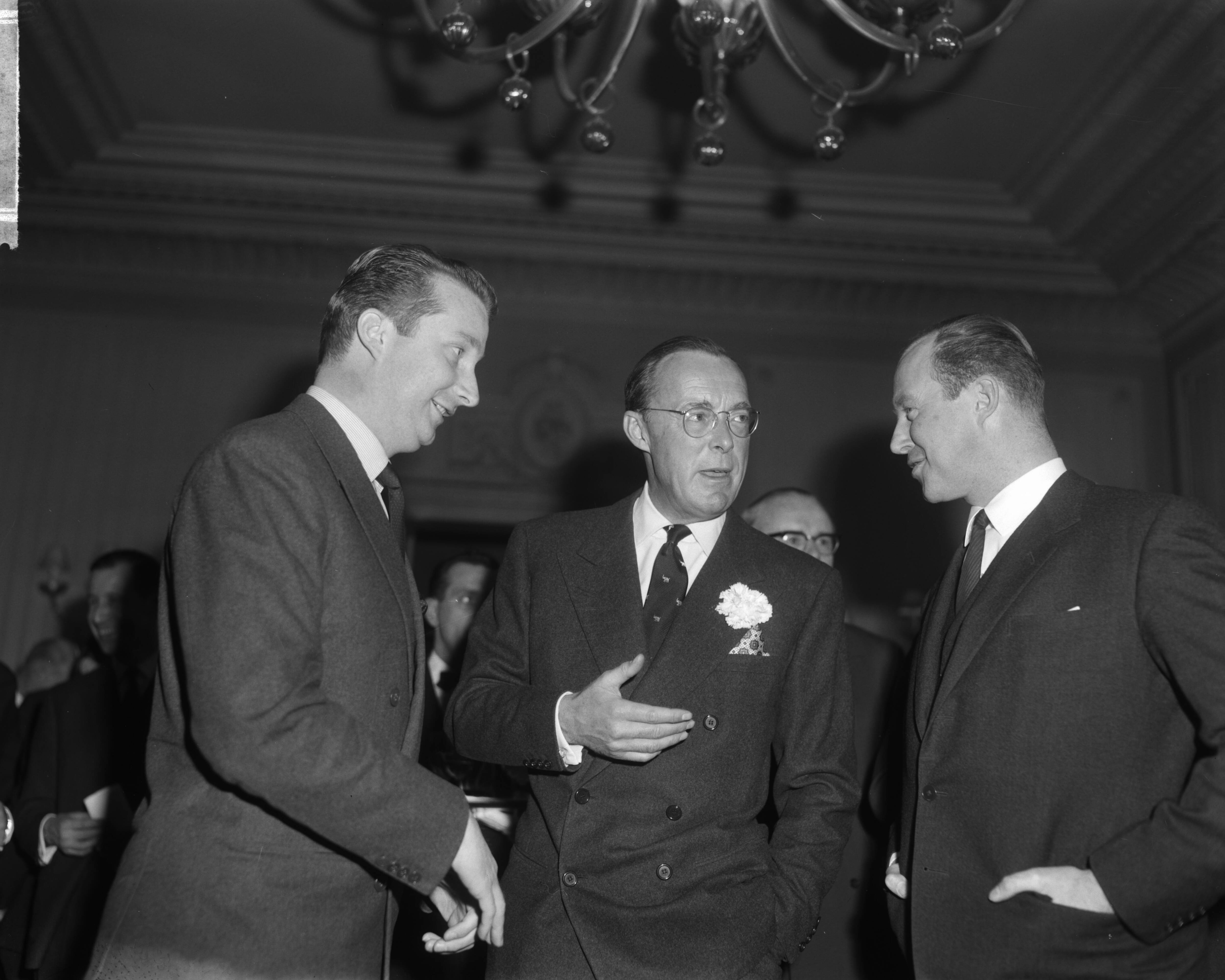 Fotocollectie Anefo — Drie Benelux prinsen op een lunchbijeenkomst in het Kurhaus te Scheveningen, v.l.n.r. prins Albert van België, prins Bernhard en prins Charles van Luxembourg — Foto: Bilsen, Joop van / Anefo. Licentie: Set B: Rechtenvrij / Publiek Domein. Bron: Nationaal Archief. http://hdl.handle.net/10648/aa5ac000-d0b4-102d-bcf8-003048976d84