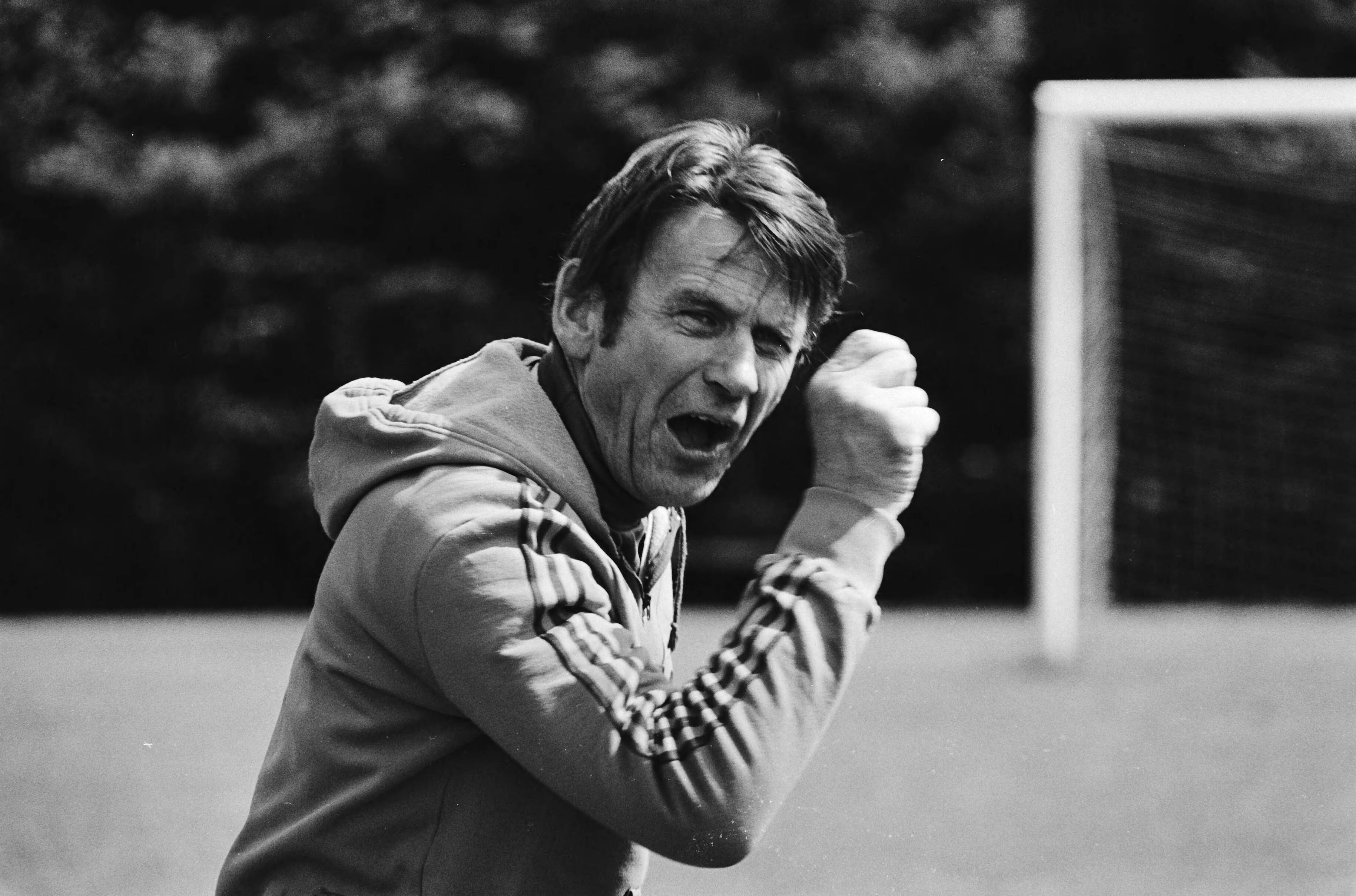 Fotocollectie Anefo — Training Nederlands Elftal i.v.m. Europese Kampioenschappen in Italie; trainer Jan Zwartkruis in aktie, kop — Foto: Dijk, Hans van / Anefo. Licentie: Set B: Rechtenvrij / Publiek Domein. Bron: Nationaal Archief. http://hdl.handle.net/10648/ace16590-d0b4-102d-bcf8-003048976d84