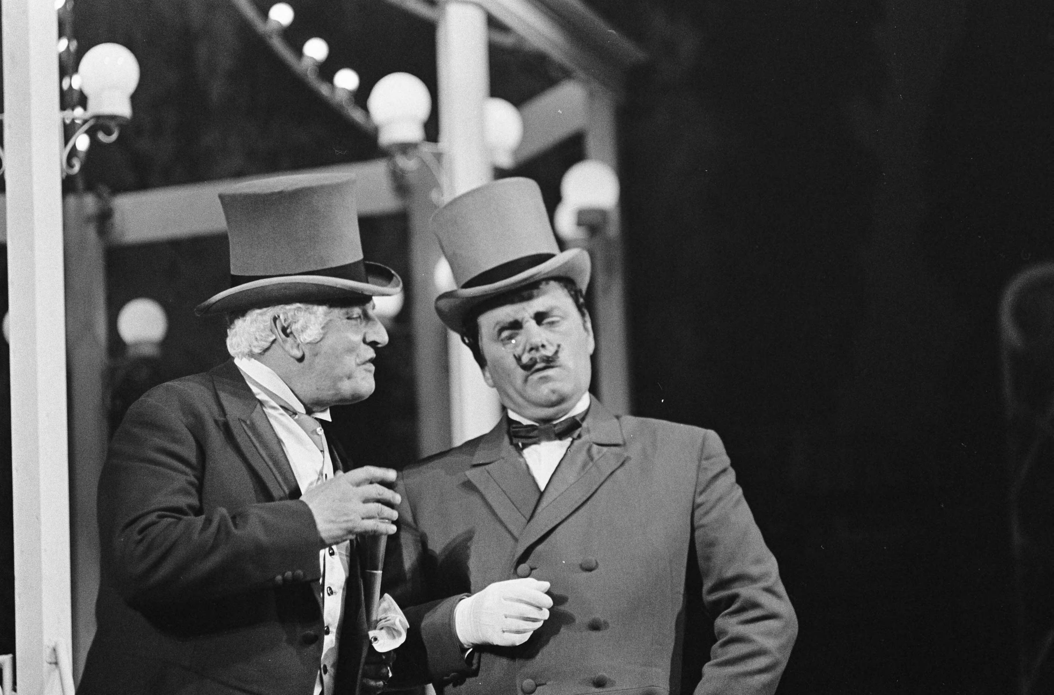 Fotocollectie Anefo — Repetitie van de operette "Ein Walzertraum" van Hoofdstad Operette, Herman Valzner (links) en Rudolf Vogler — Foto: Evers, Joost / Anefo. Licentie: Set B: Rechtenvrij / Publiek Domein. Bron: Nationaal Archief. http://hdl.handle.net/10648/aabe66be-d0b4-102d-bcf8-003048976d84