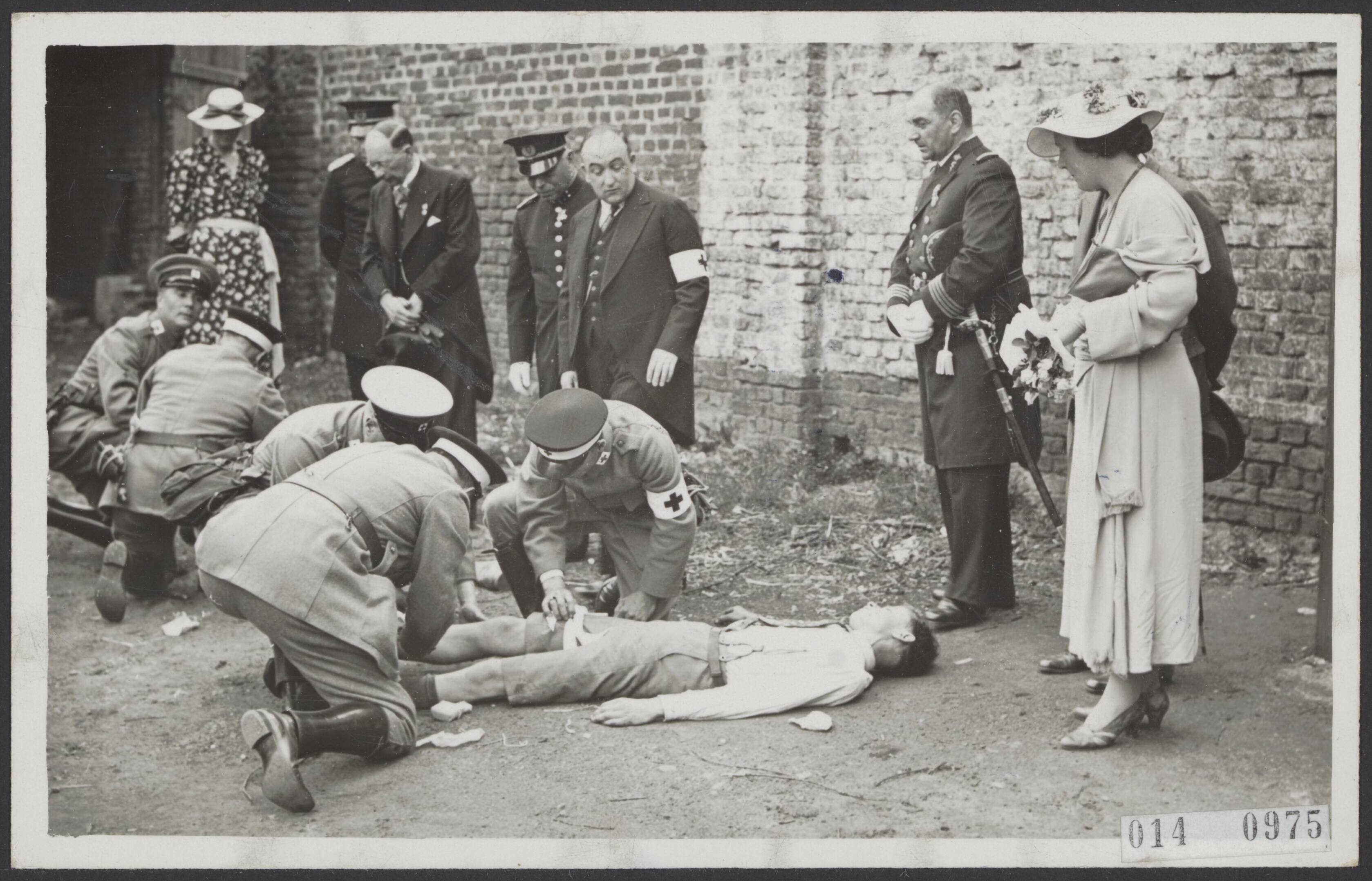 Fotocollectie Elsevier Binnenland — Vaals. Rode Kruis oefening.in aanwezigheid van prinses Juliana — Foto: N.V. Polygoon. Licentie: Set B: Rechtenvrij / Publiek Domein. Bron: Nationaal Archief. http://hdl.handle.net/10648/adb2584e-d0b4-102d-bcf8-003048976d84