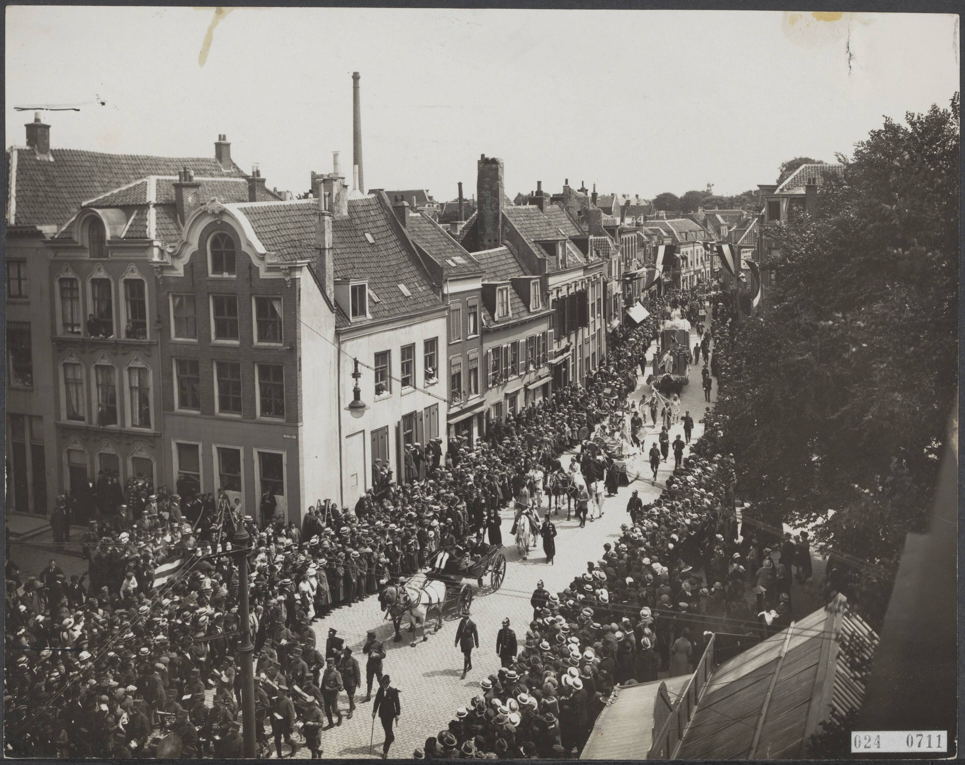 Fotocollectie Elsevier Binnenland — Studentenoptocht te Utrecht — Foto: Fotopersbureau "Holland". Licentie: Set B: Rechtenvrij / Publiek Domein. Bron: Nationaal Archief. http://hdl.handle.net/10648/add83fc8-d0b4-102d-bcf8-003048976d84